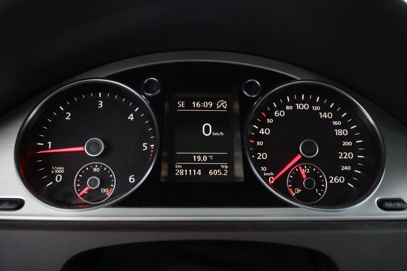 Volkswagen Passat 2011 Variant Highline 2,0 TDI 125 kW (170 hv) BlueMotion Technology 4MOTION DSG-aut - Koukku / Webasto / P-tutka / Lämmitettävä Tuulilasi / Vakinopeuden Säädin / Nahka-Alcantara / Penkinlämmittimet / S-luukku 