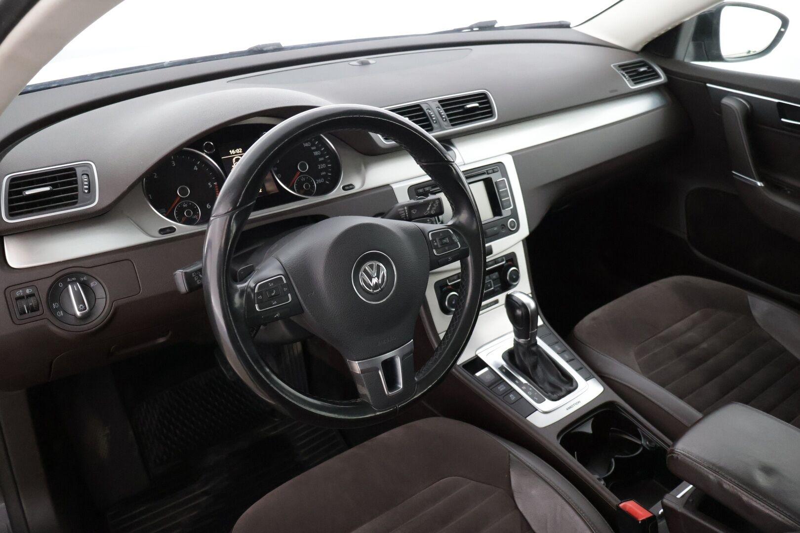 Volkswagen Passat 2011 Variant Highline 2,0 TDI 125 kW (170 hv) BlueMotion Technology 4MOTION DSG-aut - Koukku / Webasto / P-tutka / Lämmitettävä Tuulilasi / Vakinopeuden Säädin / Nahka-Alcantara / Penkinlämmittimet / S-luukku 