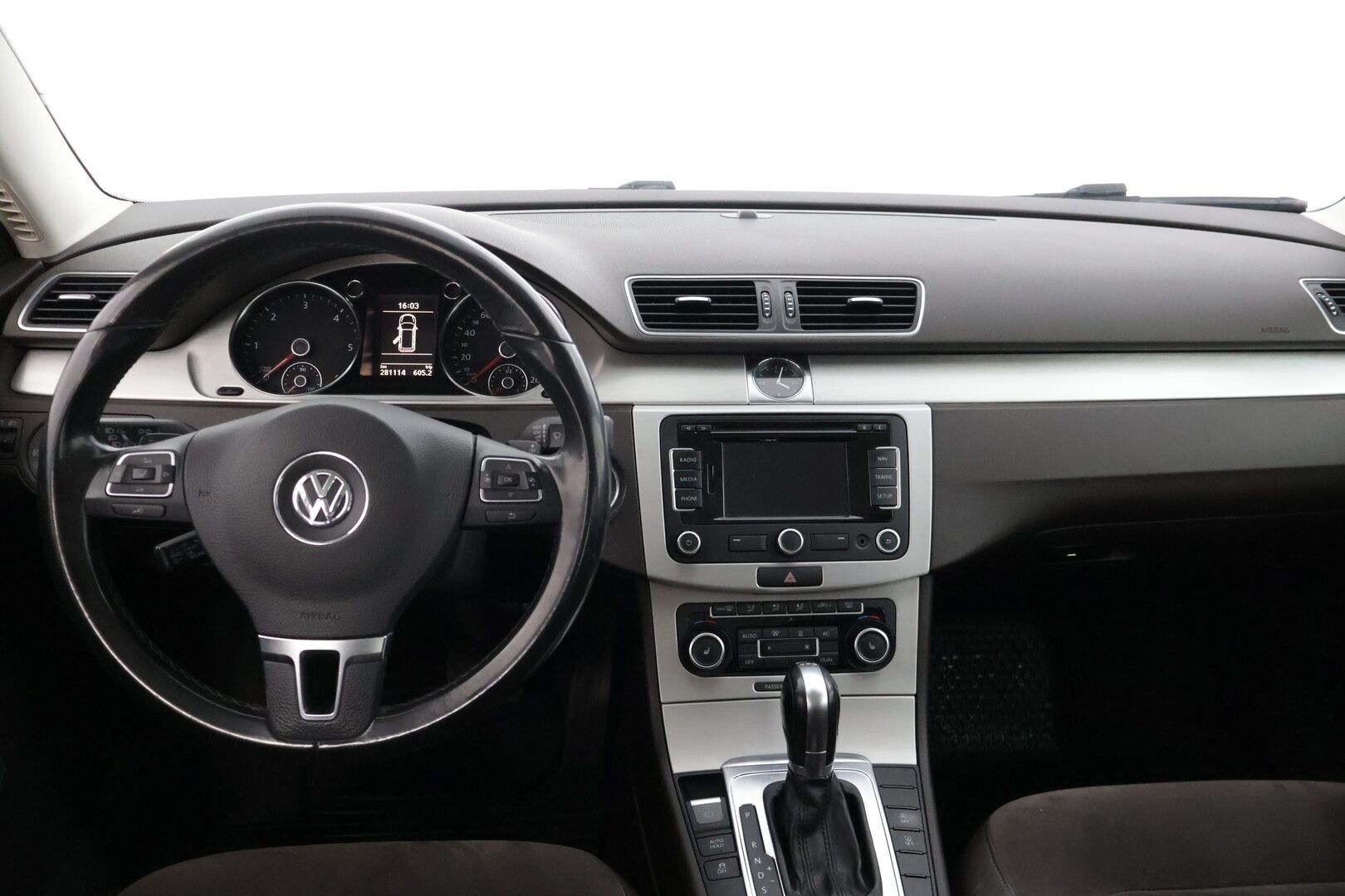 Volkswagen Passat 2011 Variant Highline 2,0 TDI 125 kW (170 hv) BlueMotion Technology 4MOTION DSG-aut - Koukku / Webasto / P-tutka / Lämmitettävä Tuulilasi / Vakinopeuden Säädin / Nahka-Alcantara / Penkinlämmittimet / S-luukku 