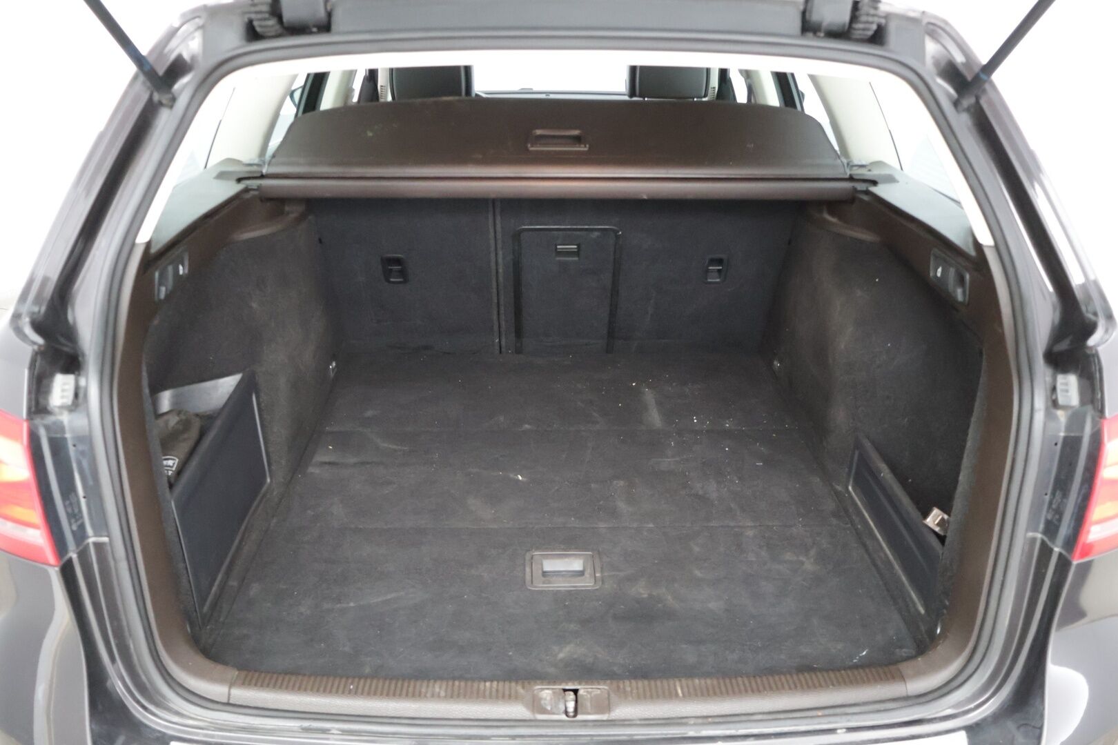 Volkswagen Passat 2011 Variant Highline 2,0 TDI 125 kW (170 hv) BlueMotion Technology 4MOTION DSG-aut - Koukku / Webasto / P-tutka / Lämmitettävä Tuulilasi / Vakinopeuden Säädin / Nahka-Alcantara / Penkinlämmittimet / S-luukku 