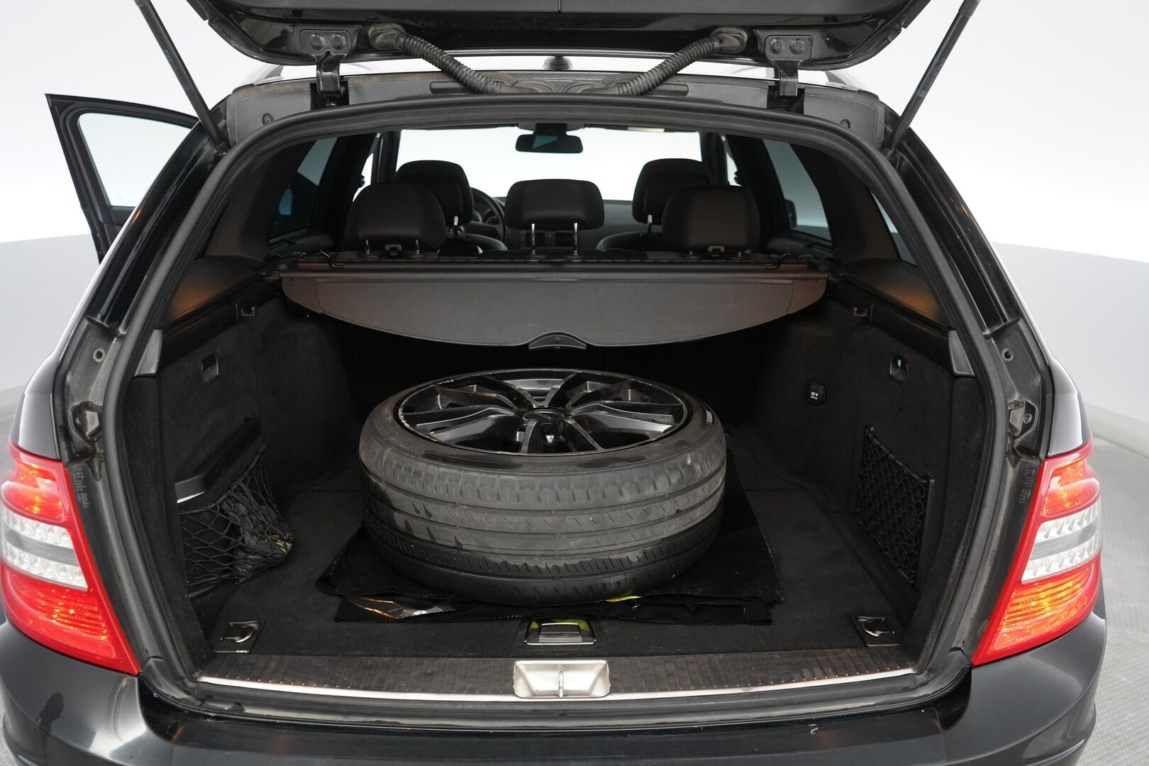 Mercedes-Benz C 2011 250 CDI BE T 4Matic A Premium Business *Harman & Kardon / Koukku / Puolinahka / Kattoluukku / Vakkari / Navi* - Juuri huollettu / Juuri katsastettu / Todella särmä huoltohistoria / Kahdet renkaat alumiinivantein - HULLU BLACKWEEK KORKOTARJOUS 2,49%