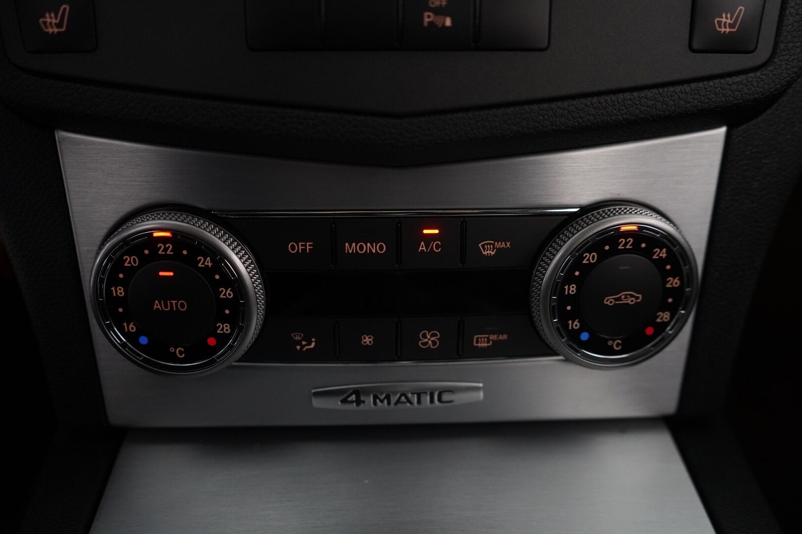 Mercedes-Benz C 2011 250 CDI BE T 4Matic A Premium Business *Harman & Kardon / Koukku / Puolinahka / Kattoluukku / Vakkari / Navi* - Juuri huollettu / Juuri katsastettu / Todella särmä huoltohistoria / Kahdet renkaat alumiinivantein - HULLU BLACKWEEK KORKOTARJOUS 2,49%