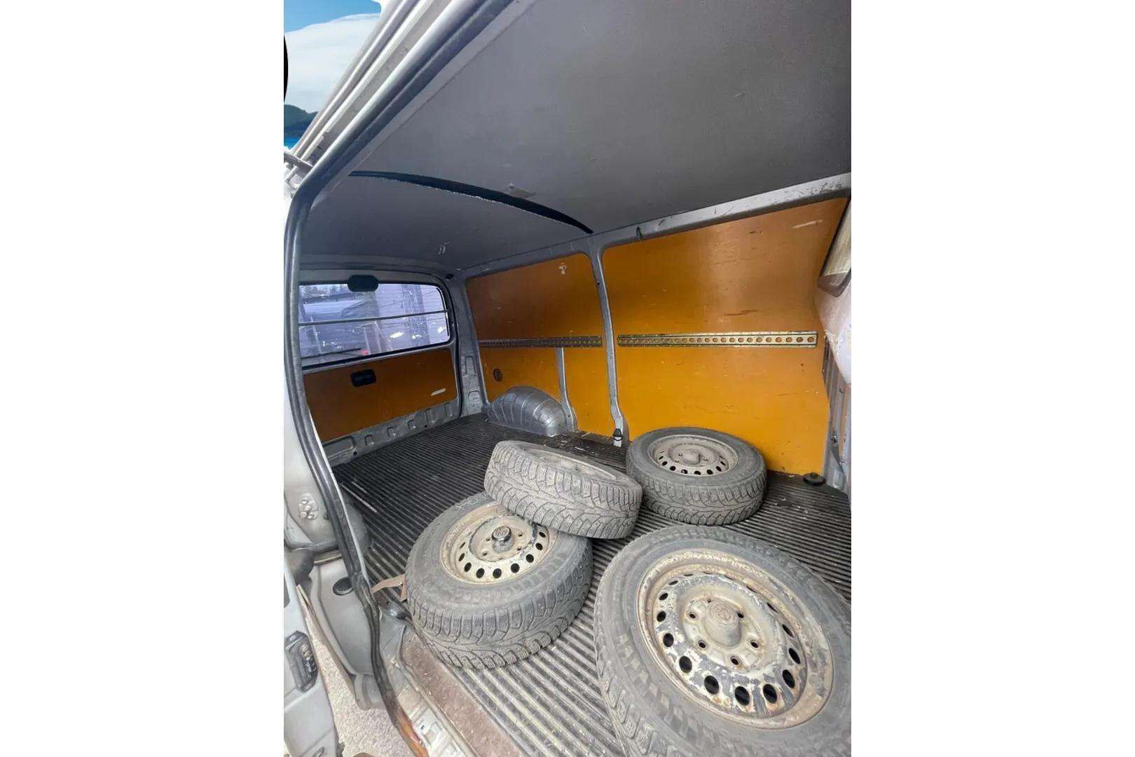 Toyota Hiace 2006 2,5 D-4D 90 4ov - | YritysOutlet - Myydään vain yrityksille | Hyvin huollettu | Halpa hinta |