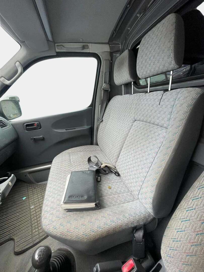 Toyota Hiace 2006 2,5 D-4D 90 4ov - | YritysOutlet - Myydään vain yrityksille | Hyvin huollettu | Halpa hinta |