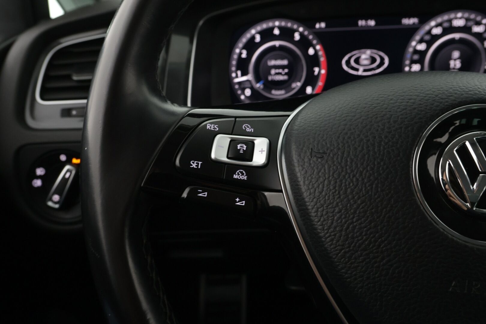 Volkswagen Golf 2017 Variant Alltrack 1,8 TSI 132 kW (180 hv) 4MOTION DSG-automaatti / Webasto / Koukku / Digimittaristo / P.Kamera / ACC - Juuri huollettu / Kahdet renkaat / Neliveto / 2x Avain