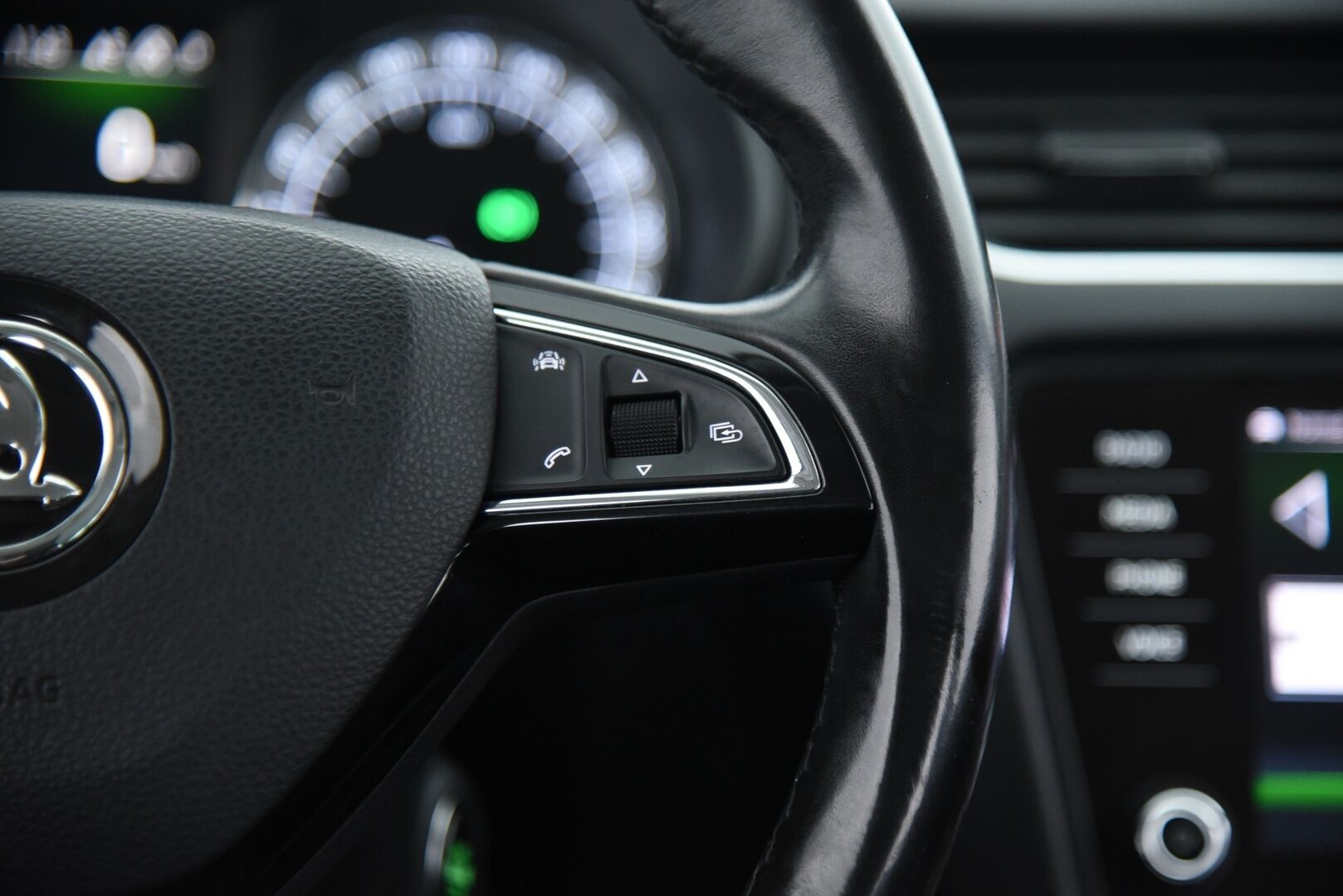 Skoda Octavia 2018 Combi 2,0 TDI 184 4x4 Scout DSG Aut. * Adapt. vak. / Webasto / Vetokoukku / P-Kamera / BLIS / Keyless / LED / Front Assist * - Suomi-Auto / Navi / Lämmitettävä tuulilasi - HULLUT AVAJAISHULINAT KORKOTARJOUS 3,29 %