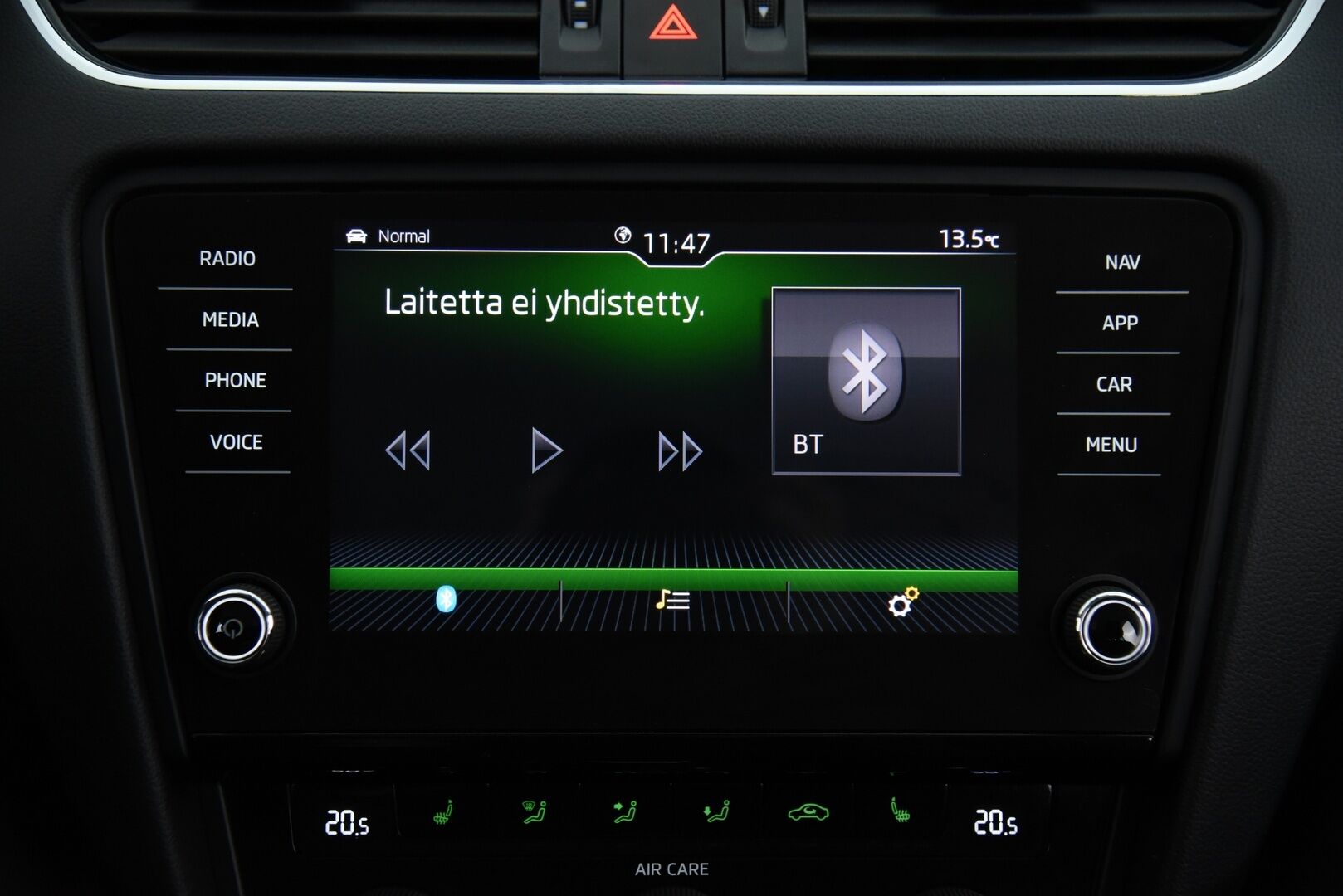 Skoda Octavia 2018 Combi 2,0 TDI 184 4x4 Scout DSG Aut. / Adapt. vak. / Webasto / Vetokoukku / P-Kamera / BLIS / Keyless / LED / Front Assist - Suomi-Auto / Navi / Lämmitettävä tuulilasi