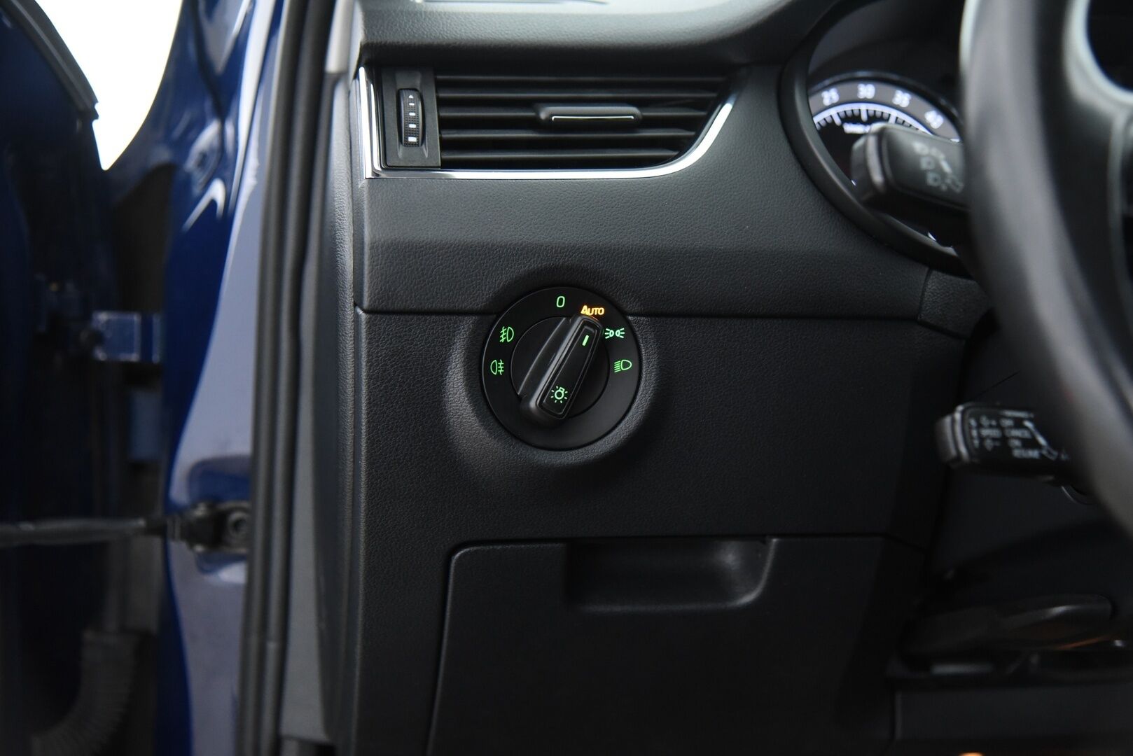 Skoda Octavia 2018 Combi 2,0 TDI 184 4x4 Scout DSG Aut. * Adapt. vak. / Webasto / Vetokoukku / P-Kamera / BLIS / Keyless / LED / Front Assist * - Suomi-Auto / Navi / Lämmitettävä tuulilasi - HULLUT AVAJAISHULINAT KORKOTARJOUS 3,29 %