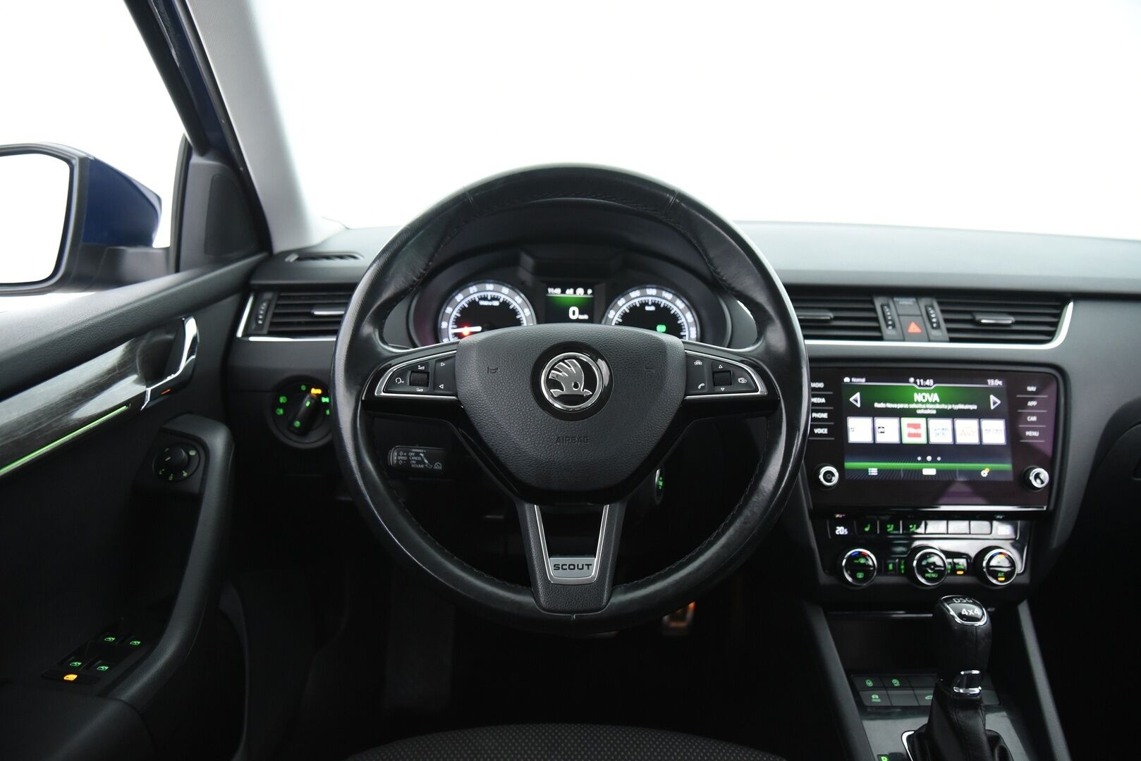 Skoda Octavia 2018 Combi 2,0 TDI 184 4x4 Scout DSG Aut. * Adapt. vak. / Webasto / Vetokoukku / P-Kamera / BLIS / Keyless / LED / Front Assist * - Suomi-Auto / Navi / Lämmitettävä tuulilasi - HULLUT AVAJAISHULINAT KORKOTARJOUS 3,29 %