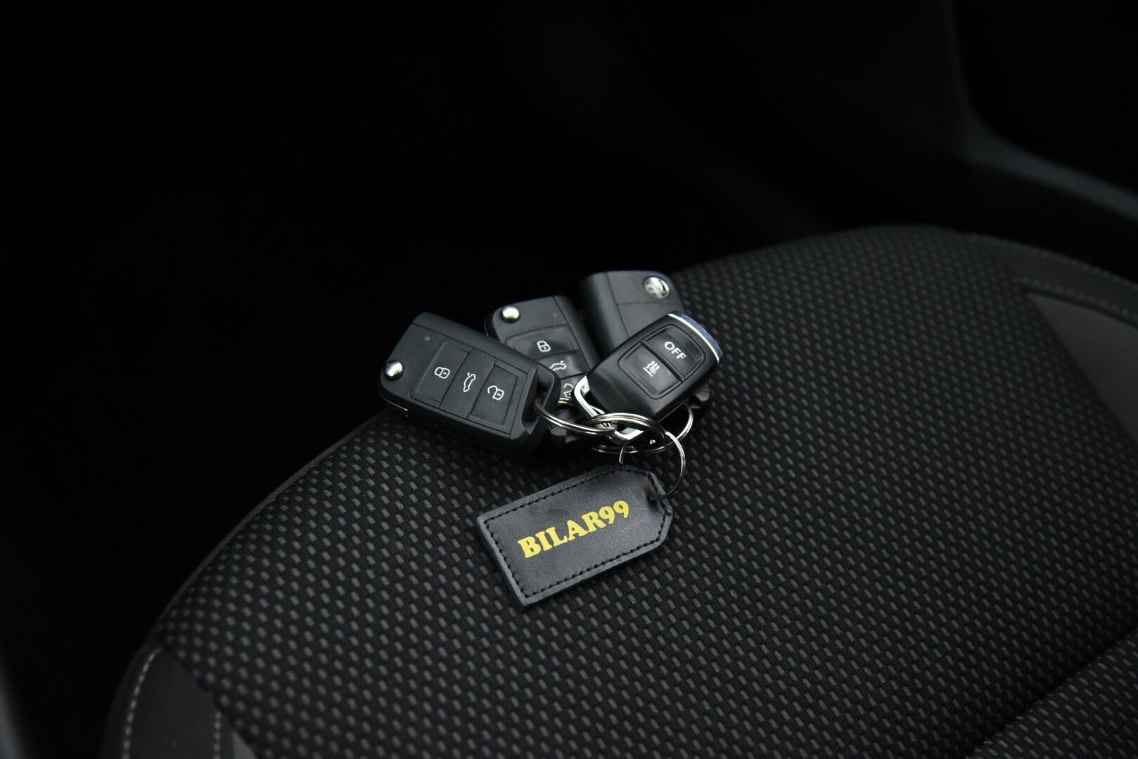 Skoda Octavia 2018 Combi 2,0 TDI 184 4x4 Scout DSG Aut. * Adapt. vak. / Webasto / Vetokoukku / P-Kamera / BLIS / Keyless / LED / Front Assist * - Suomi-Auto / Navi / Lämmitettävä tuulilasi - HULLUT AVAJAISHULINAT KORKOTARJOUS 3,29 %