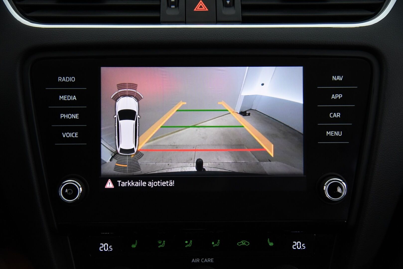 Skoda Octavia 2018 Combi 2,0 TDI 184 4x4 Scout DSG Aut. * Adapt. vak. / Webasto / Vetokoukku / P-Kamera / BLIS / Keyless / LED / Front Assist * - Suomi-Auto / Navi / Lämmitettävä tuulilasi - HULLUT AVAJAISHULINAT KORKOTARJOUS 3,29 %