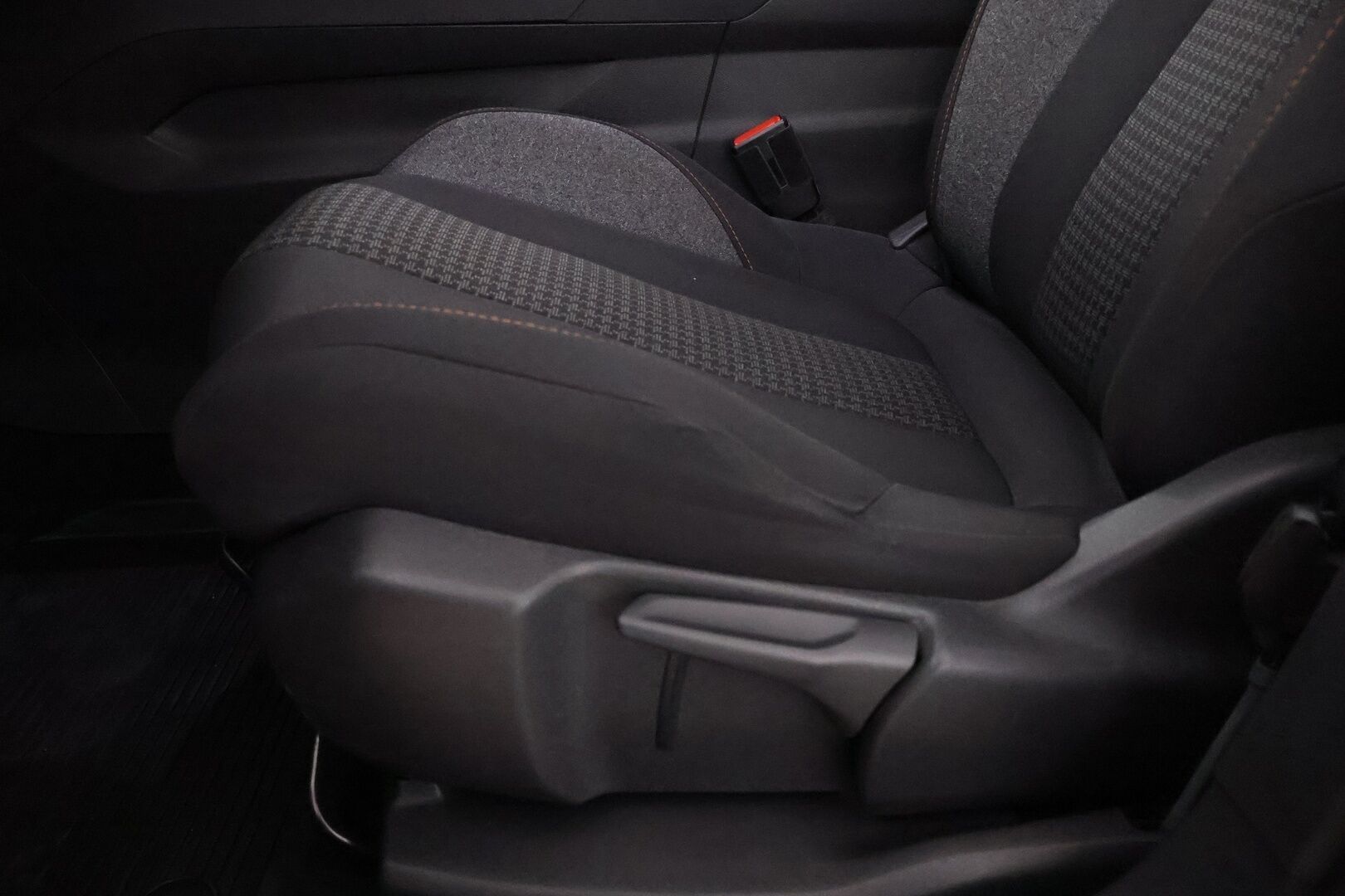 Peugeot 3008 2017 Active PureTech 130 - Suomiauto / Lohko & Sisäpistoke / Digimittari / Vakkari / Kaistavahti / Jakopää juuri tehty!