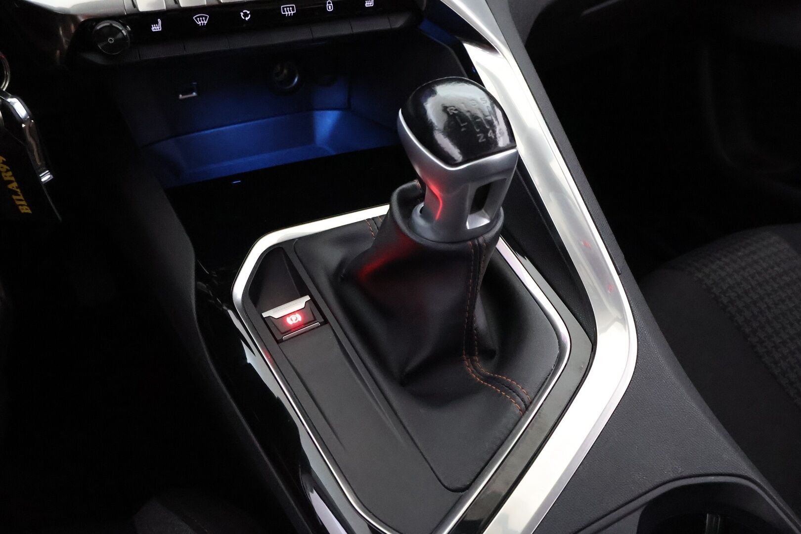 Peugeot 3008 2017 Active PureTech 130 - Suomiauto / Lohko & Sisäpistoke / Digimittari / Vakkari / Kaistavahti / Jakopää juuri tehty!