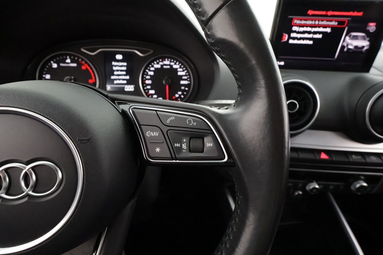 Audi Q2 2018 Business Sport Plus Edition 2,0 TDI 140 kW quattro S tronic * ACC / LED / P.tutka / Lohkolämmitin * - Koukku / Keyless / Suomi-auto / Kahdet renkaat