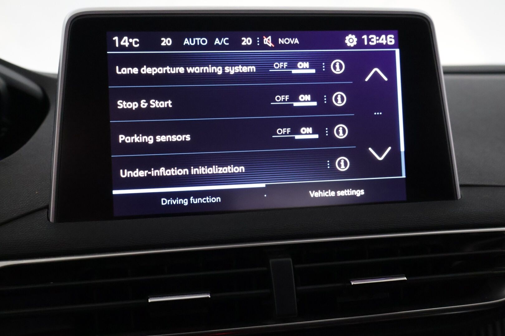 Peugeot 3008 2017 Active PureTech 130 **YritysOutlet - Myydään vain yrityksille *