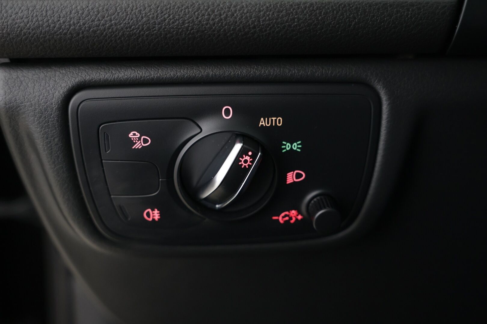 Audi A6 2014 Sedan 3,0 V6 TDI 150 kW quattro S tronic Start-Stop / Ilma-alusta / ACC / Urheilusituimet sähköllä / S-Line - Juuri saapunut / Neliveto / Nahkasisusta / 