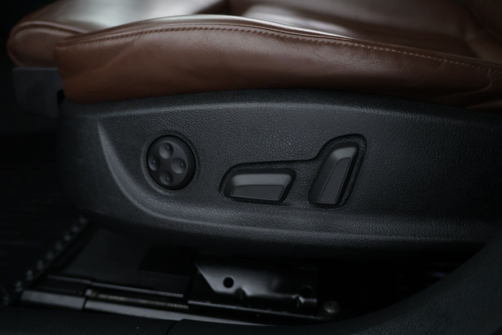 Audi A6 2014 Sedan 3,0 V6 TDI 150 kW quattro S tronic Start-Stop / Ilma-alusta / ACC / Urheilusituimet sähköllä / S-Line - Juuri saapunut / Neliveto / Nahkasisusta / 