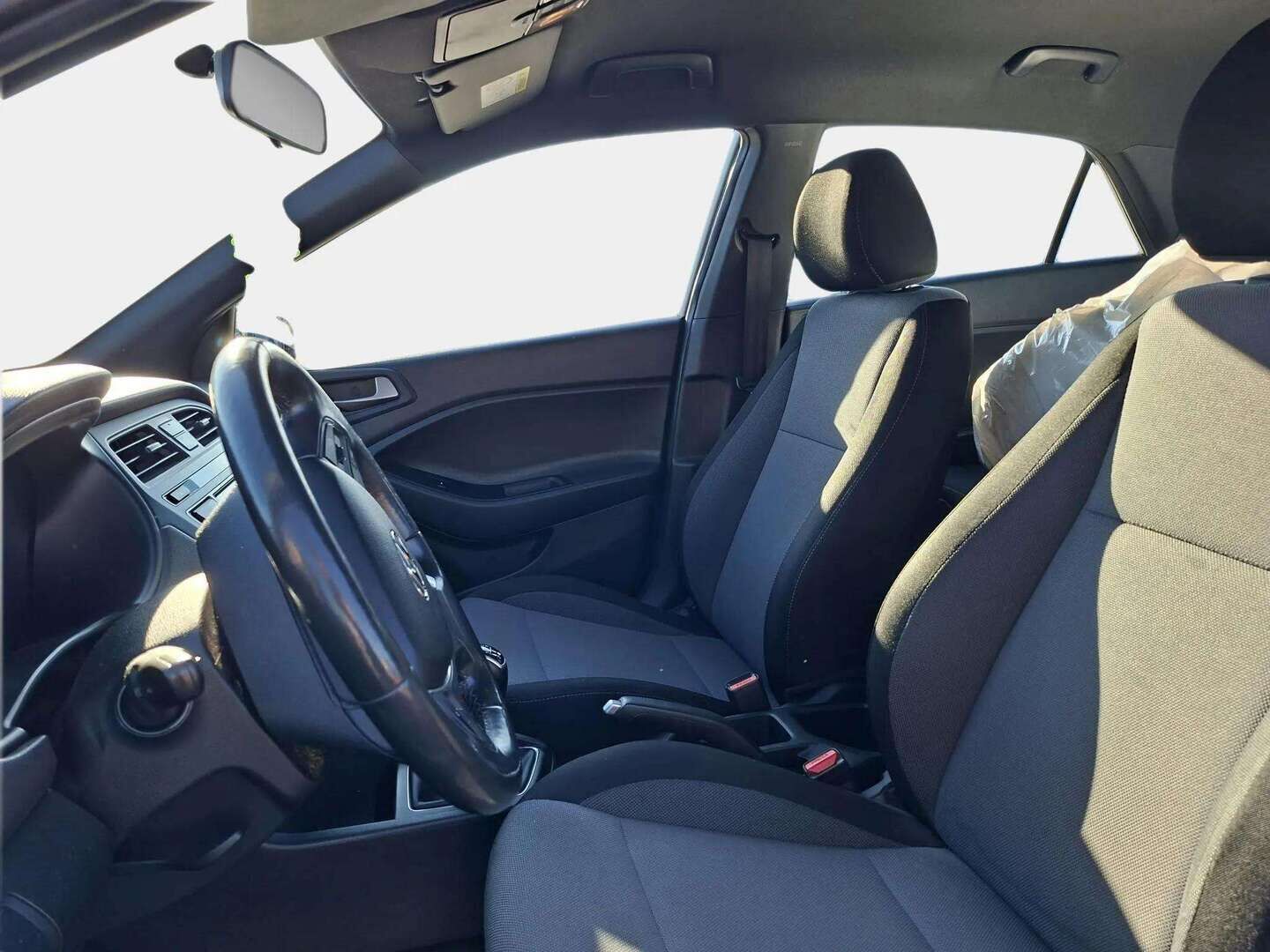 Hyundai i20 5d 2018 1,0 T-GDI 5MT ISG - | Suomi-auto | Lohko & Sisäpistoke | Lämmitettävä ratti | Kahdet uudet renkaat! | Huollettu juuri! |