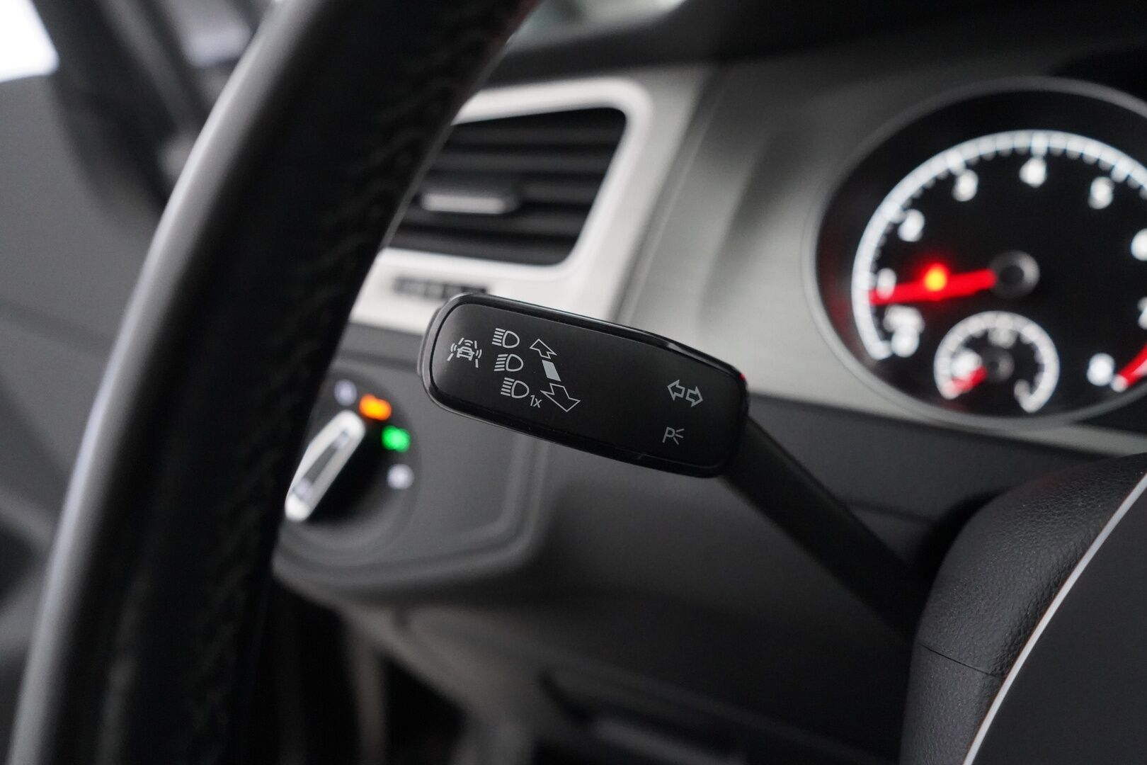 Volkswagen Golf 2015 Variant Highline 1,4 TGI 81 kW *Myydään Huutokaupat.com* - ACC | Pa-Lämmitin | Koukku | Kamera | Bluetooth | KeylessGo | Navi | Huoltokirja | Kahdet OEM vanteet
