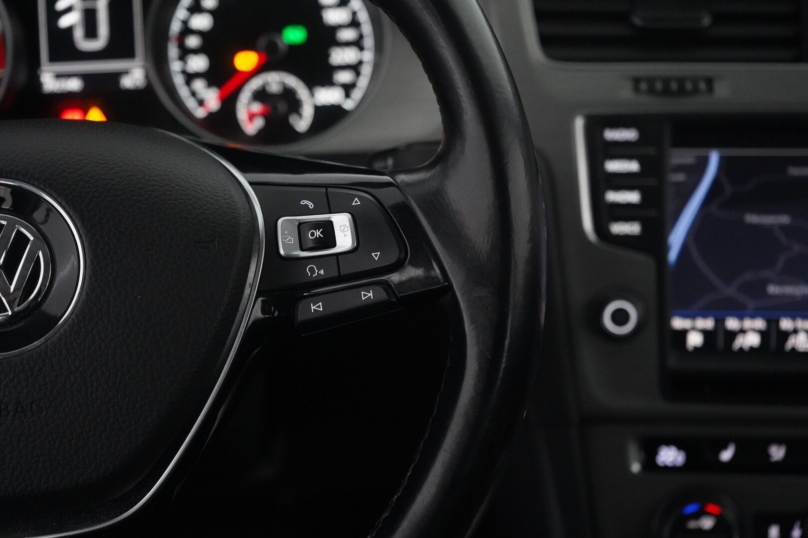 Volkswagen Golf 2015 Variant Highline 1,4 TGI 81 kW *Myydään Huutokaupat.com* - ACC | Pa-Lämmitin | Koukku | Kamera | Bluetooth | KeylessGo | Navi | Huoltokirja | Kahdet OEM vanteet