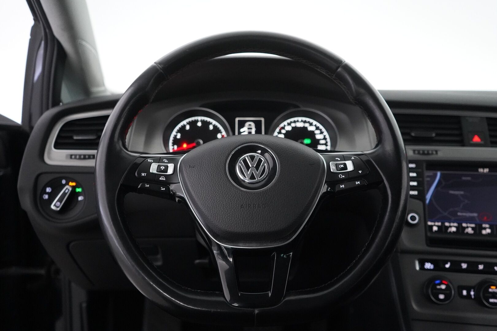 Volkswagen Golf 2015 Variant Highline 1,4 TGI 81 kW *Myydään Huutokaupat.com* - ACC | Pa-Lämmitin | Koukku | Kamera | Bluetooth | KeylessGo | Navi | Huoltokirja | Kahdet OEM vanteet
