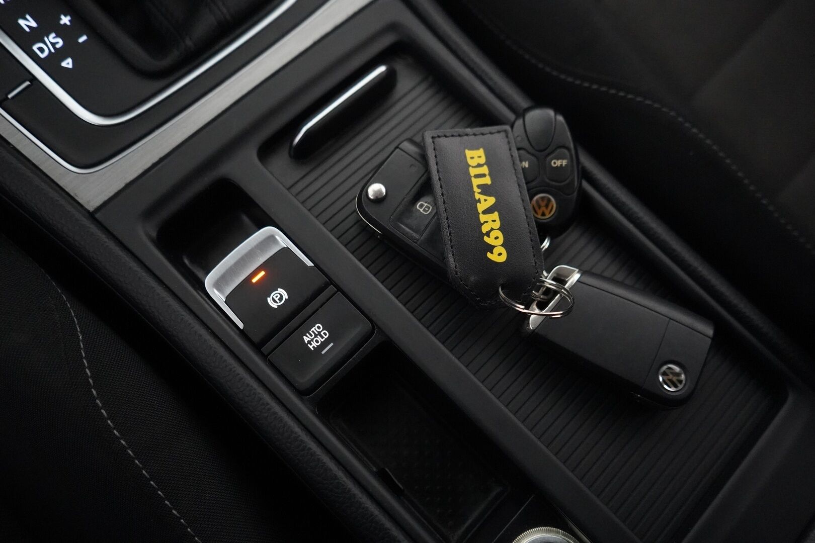 Volkswagen Golf 2015 Variant Highline 1,4 TGI 81 kW *Myydään Huutokaupat.com* - ACC | Pa-Lämmitin | Koukku | Kamera | Bluetooth | KeylessGo | Navi | Huoltokirja | Kahdet OEM vanteet