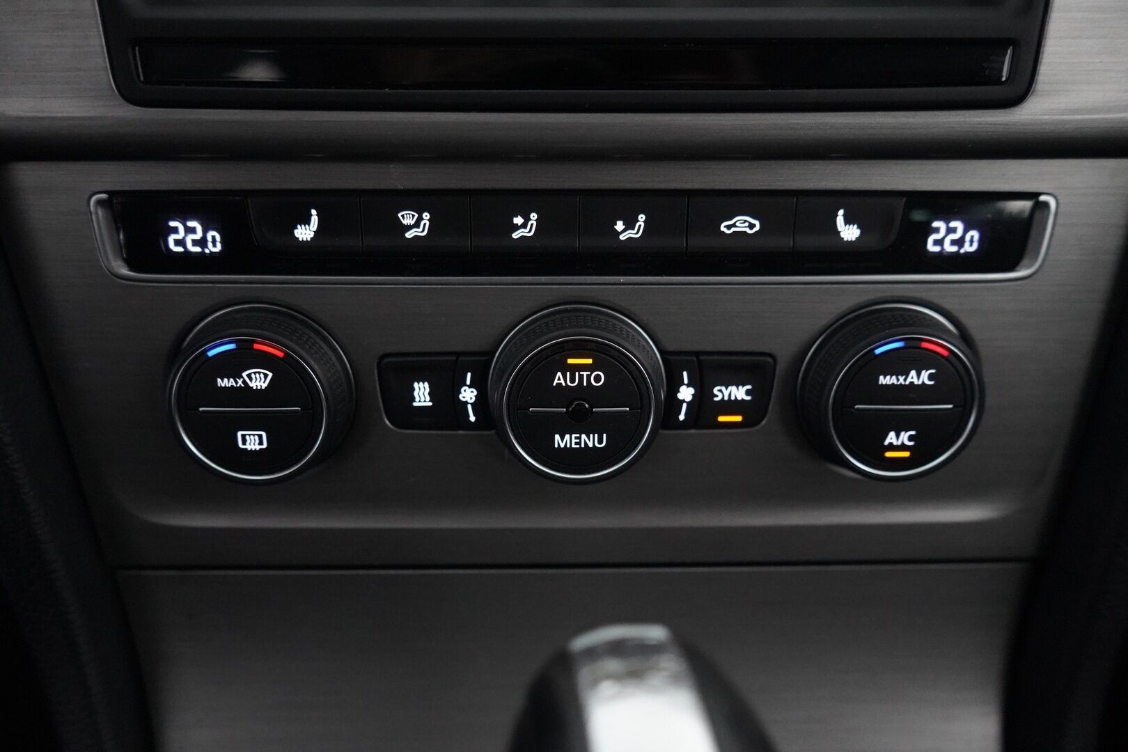 Volkswagen Golf 2015 Variant Highline 1,4 TGI 81 kW *Myydään Huutokaupat.com* - ACC | Pa-Lämmitin | Koukku | Kamera | Bluetooth | KeylessGo | Navi | Huoltokirja | Kahdet OEM vanteet