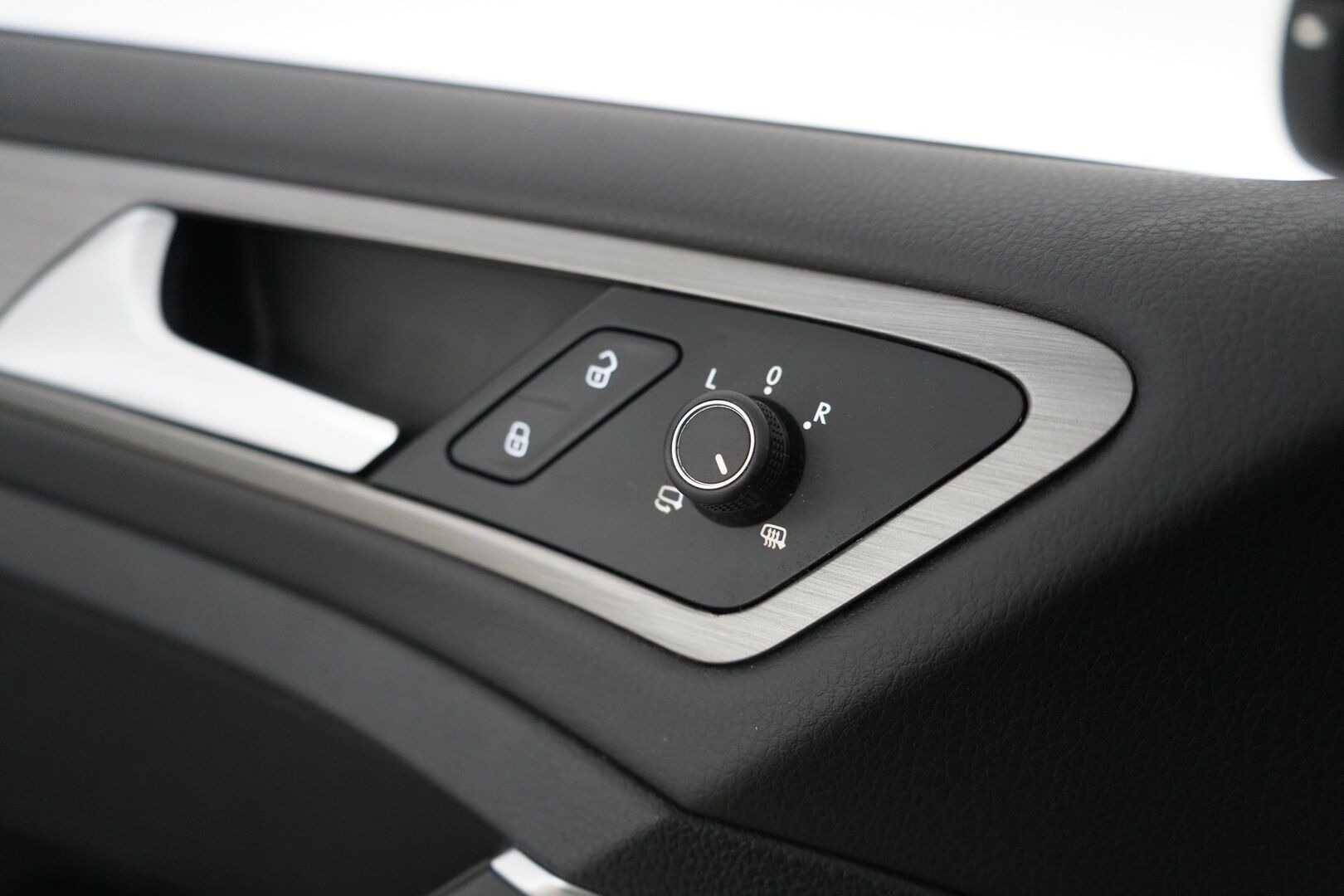 Volkswagen Golf 2015 Variant Highline 1,4 TGI 81 kW *Myydään Huutokaupat.com* - ACC | Pa-Lämmitin | Koukku | Kamera | Bluetooth | KeylessGo | Navi | Huoltokirja | Kahdet OEM vanteet