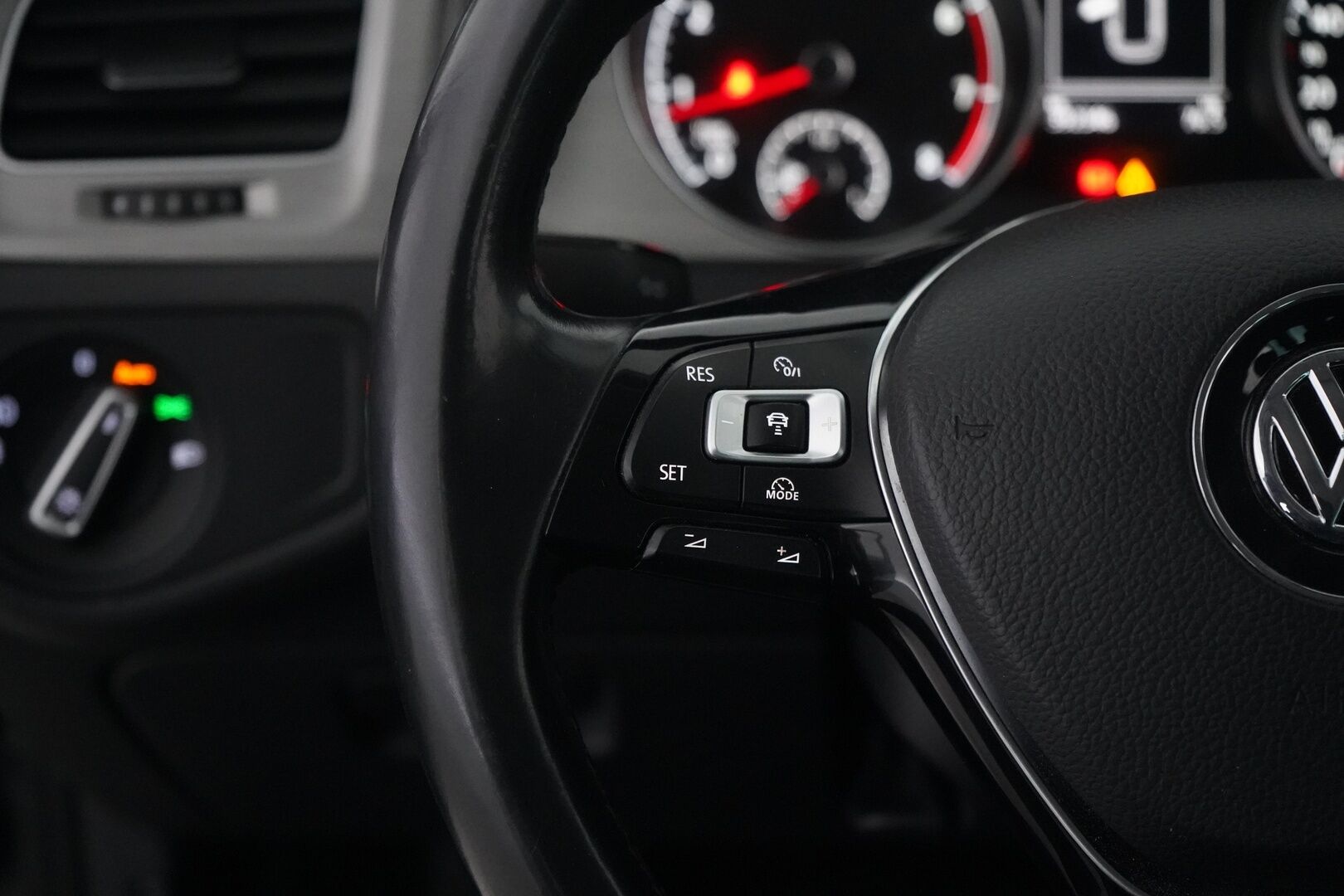 Volkswagen Golf 2015 Variant Highline 1,4 TGI 81 kW *Myydään Huutokaupat.com* - ACC | Pa-Lämmitin | Koukku | Kamera | Bluetooth | KeylessGo | Navi | Huoltokirja | Kahdet OEM vanteet