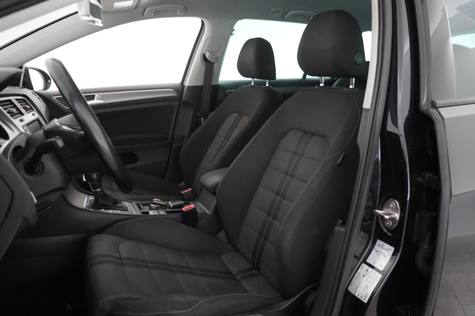 Volkswagen Golf 2015 Variant Highline 1,4 TGI 81 kW *Myydään Huutokaupat.com* - ACC | Pa-Lämmitin | Koukku | Kamera | Bluetooth | KeylessGo | Navi | Huoltokirja | Kahdet OEM vanteet