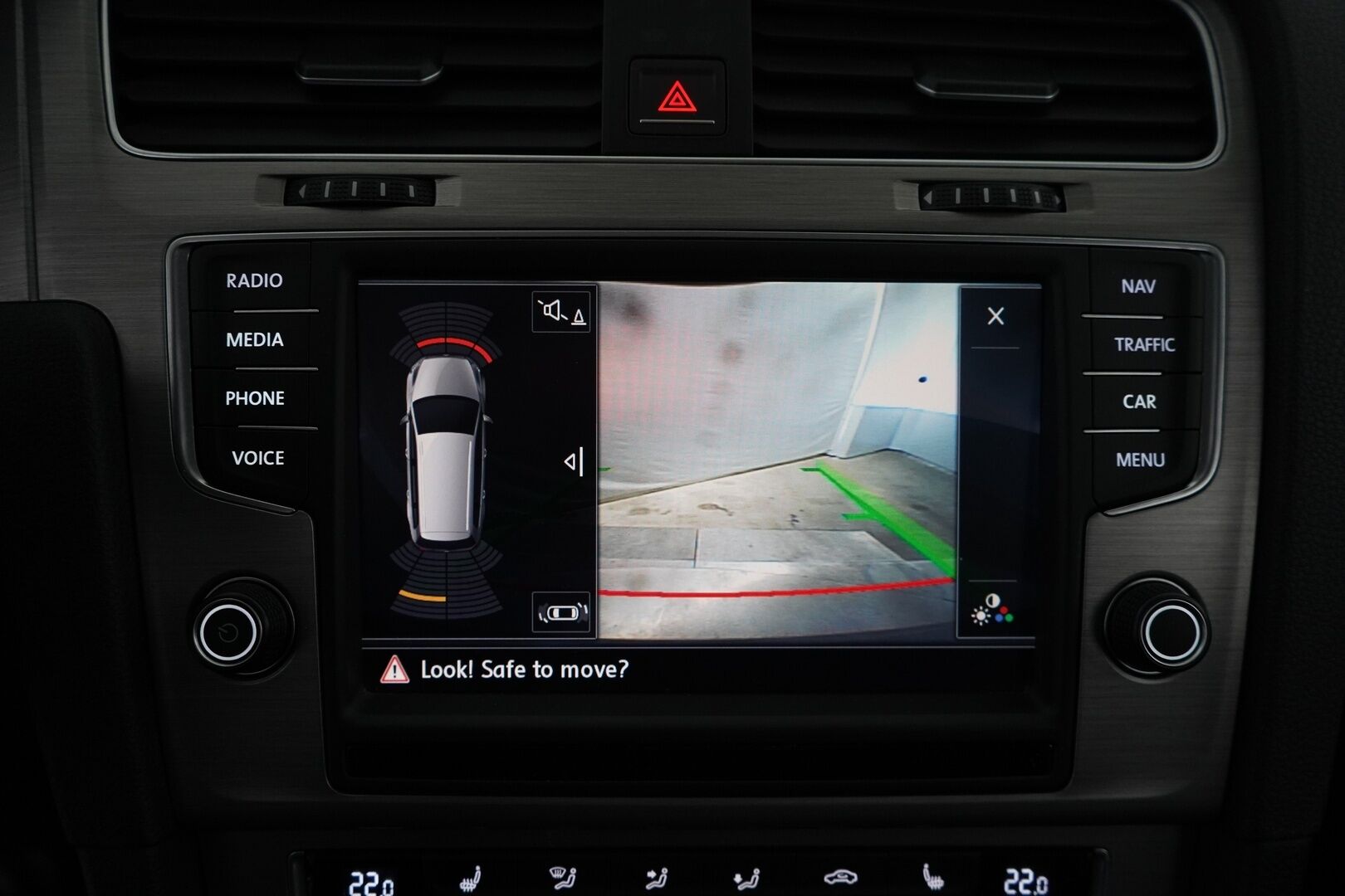 Volkswagen Golf 2015 Variant Highline 1,4 TGI 81 kW *Myydään Huutokaupat.com* - ACC | Pa-Lämmitin | Koukku | Kamera | Bluetooth | KeylessGo | Navi | Huoltokirja | Kahdet OEM vanteet