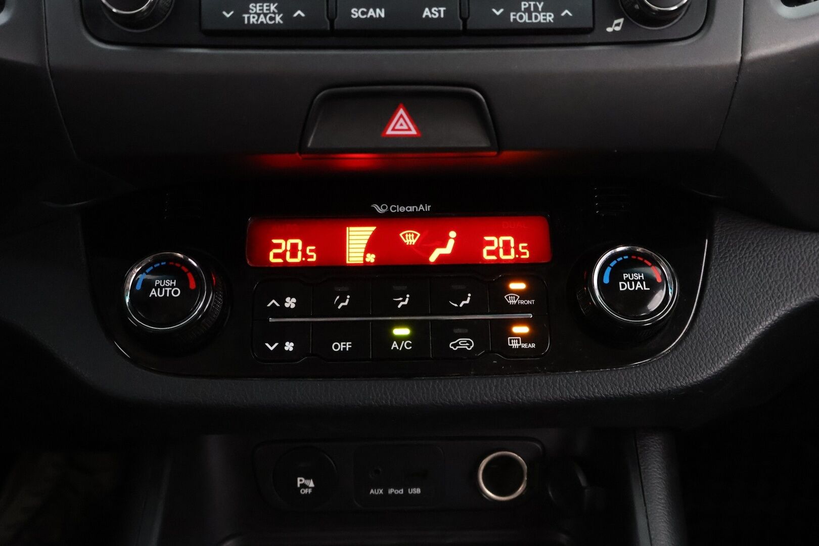 Kia Sportage 2011 2,0 AWD EX * Vetokoukku / Navi / Lohko & Sisäpistoke / Peruutustutka / Vakkari - 2x Hyvät renkaat / Upeasti huollettu / Juuri tullut Tampereelle!