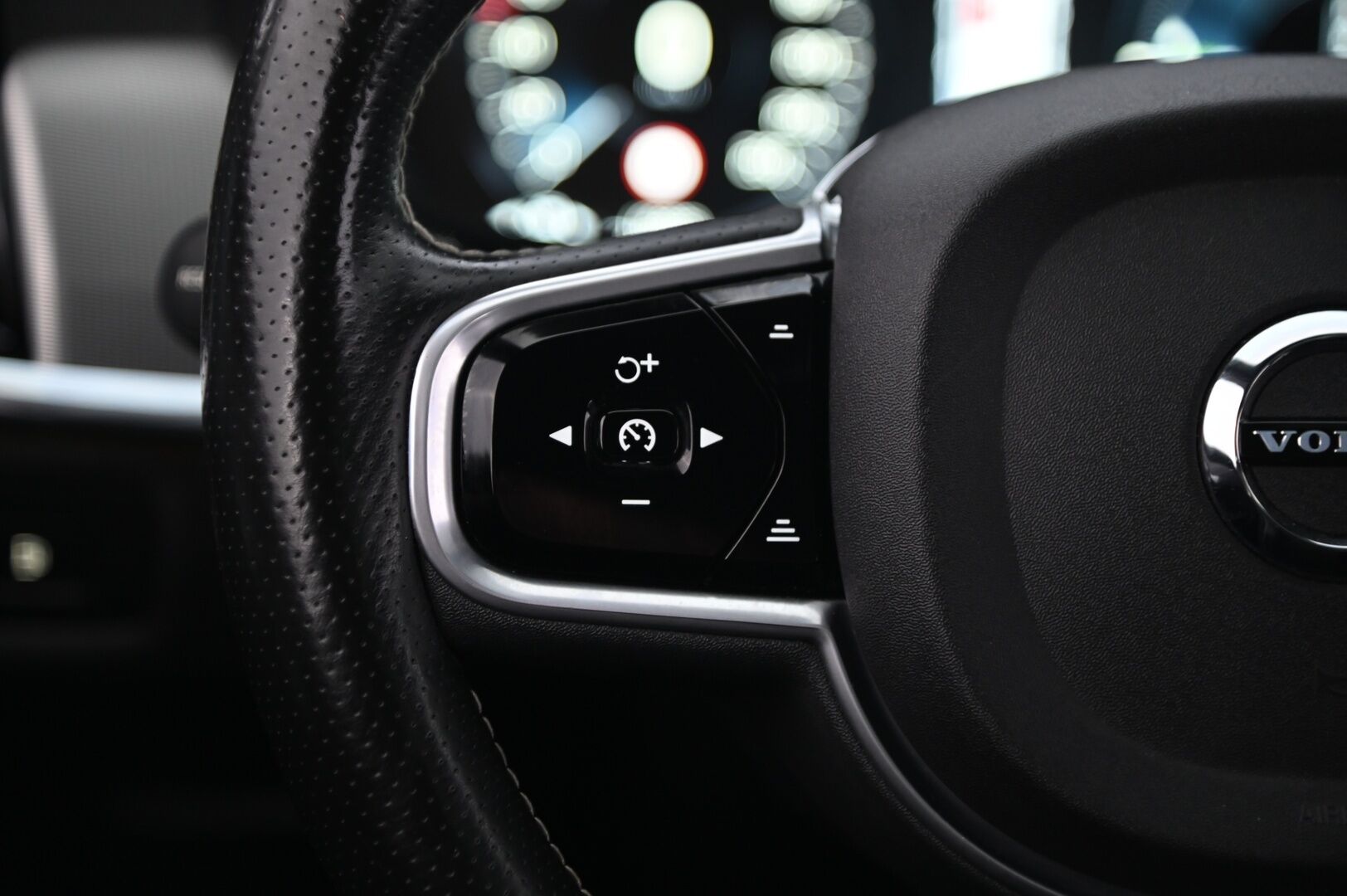 Volvo S90 2018 T8 AWD Business R-Design aut *Bowers&Wilkins / ACC / Kattoluukku / Webasto / P-Kamera / Ratinlämmitin* - Jakopää Tehty! // Kovat varusteet & Hieno väri!*