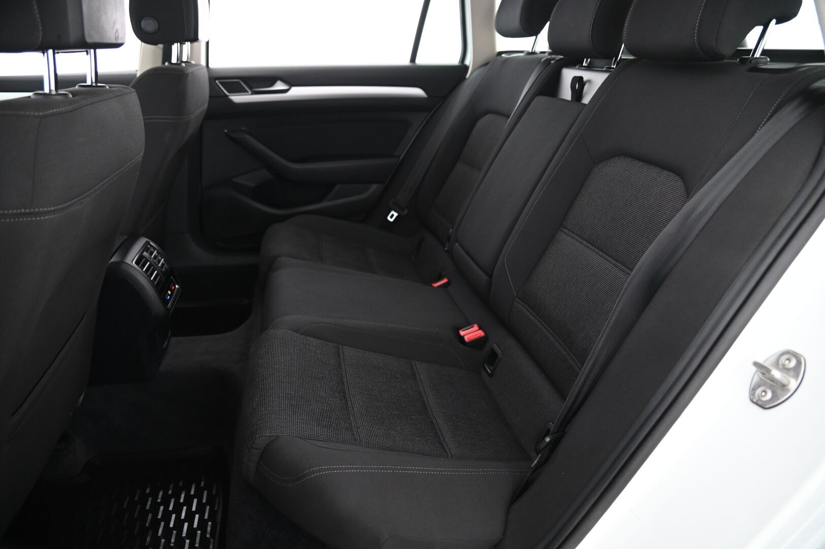 Volkswagen Passat 2017 Variant Football Edition 1,6 TDI 88 kW (120 hv) DSG-automaatti *Suomi-Auto / Webasto / ACC / Koukku / Navi* - *2.Om / Tutkat / LED-ajovalot / Sähkötoiminen takaluukku / 2X Renkaat / Juuri huollettu*