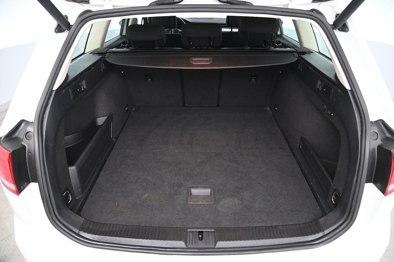 Volkswagen Passat 2017 Variant Football Edition 1,6 TDI 88 kW (120 hv) DSG-automaatti *Suomi-Auto / Webasto / ACC / Koukku / Navi* - *2.Om / Tutkat / LED-ajovalot / Sähkötoiminen takaluukku / 2X Renkaat / Juuri huollettu*