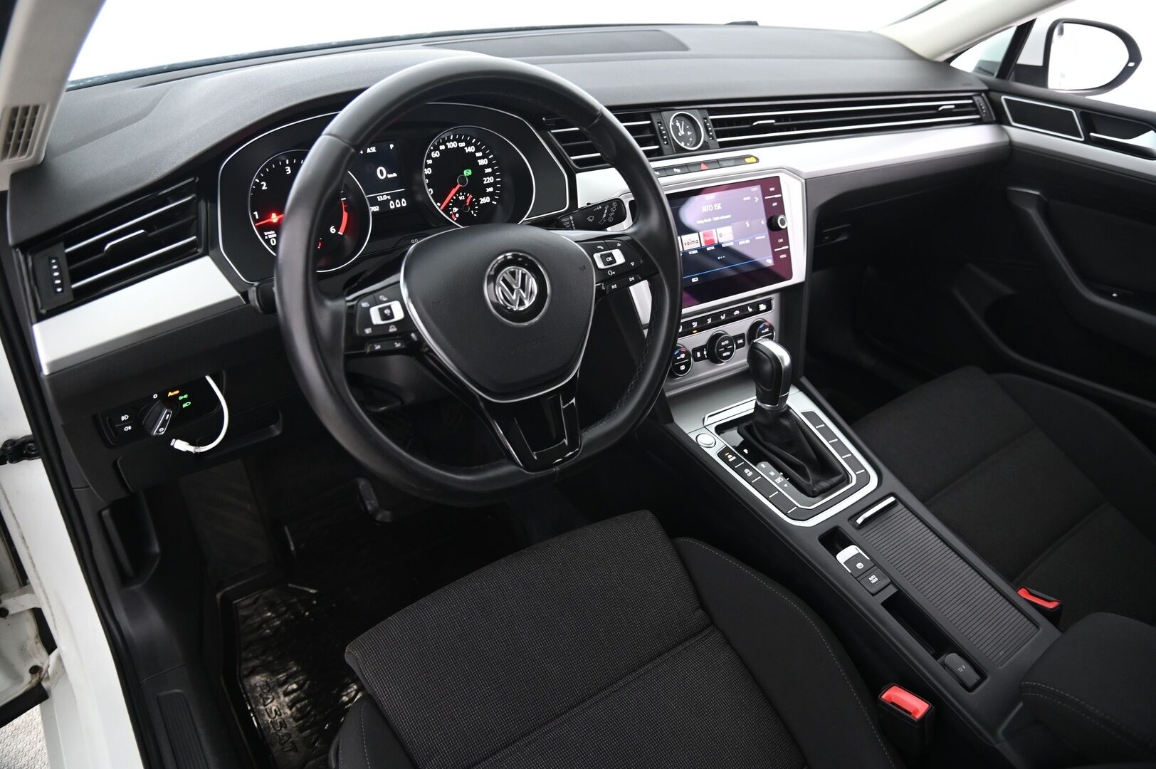 Volkswagen Passat 2017 Variant Football Edition 1,6 TDI 88 kW (120 hv) DSG-automaatti *Suomi-Auto / Webasto / ACC / Koukku / Navi* - *2.Om / Tutkat / LED-ajovalot / Sähkötoiminen takaluukku / 2X Renkaat / Juuri huollettu*