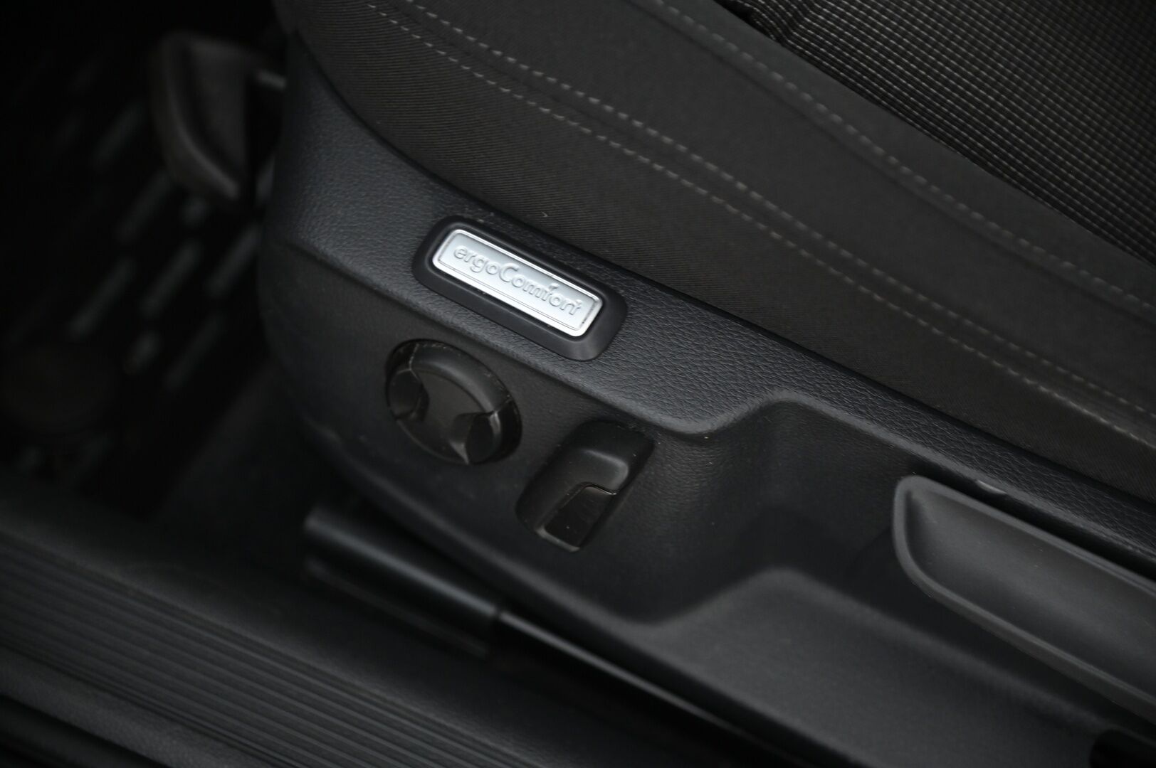 Volkswagen Passat 2017 Variant Football Edition 1,6 TDI 88 kW (120 hv) DSG-automaatti *Suomi-Auto / Webasto / ACC / Koukku / Navi* - *2.Om / Tutkat / LED-ajovalot / Sähkötoiminen takaluukku / 2X Renkaat / Juuri huollettu*