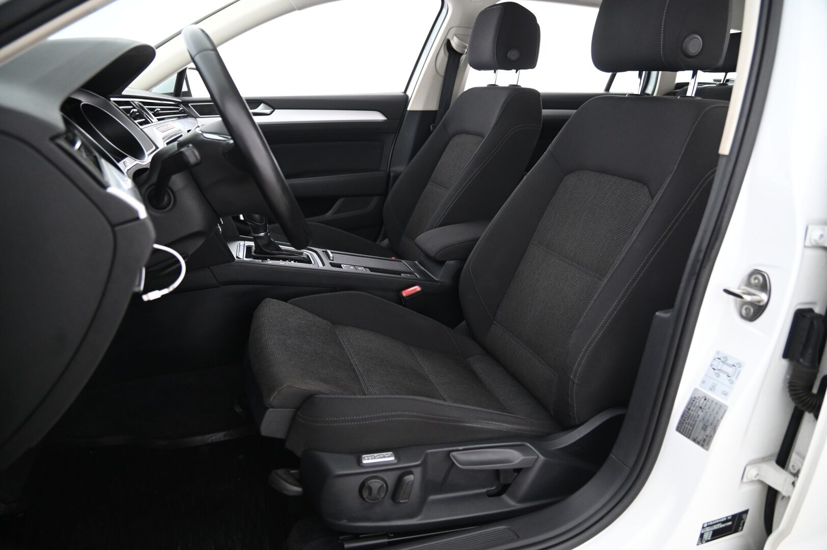 Volkswagen Passat 2017 Variant Football Edition 1,6 TDI 88 kW (120 hv) DSG-automaatti *Suomi-Auto / Webasto / ACC / Koukku / Navi* - *2.Om / Tutkat / LED-ajovalot / Sähkötoiminen takaluukku / 2X Renkaat / Juuri huollettu*