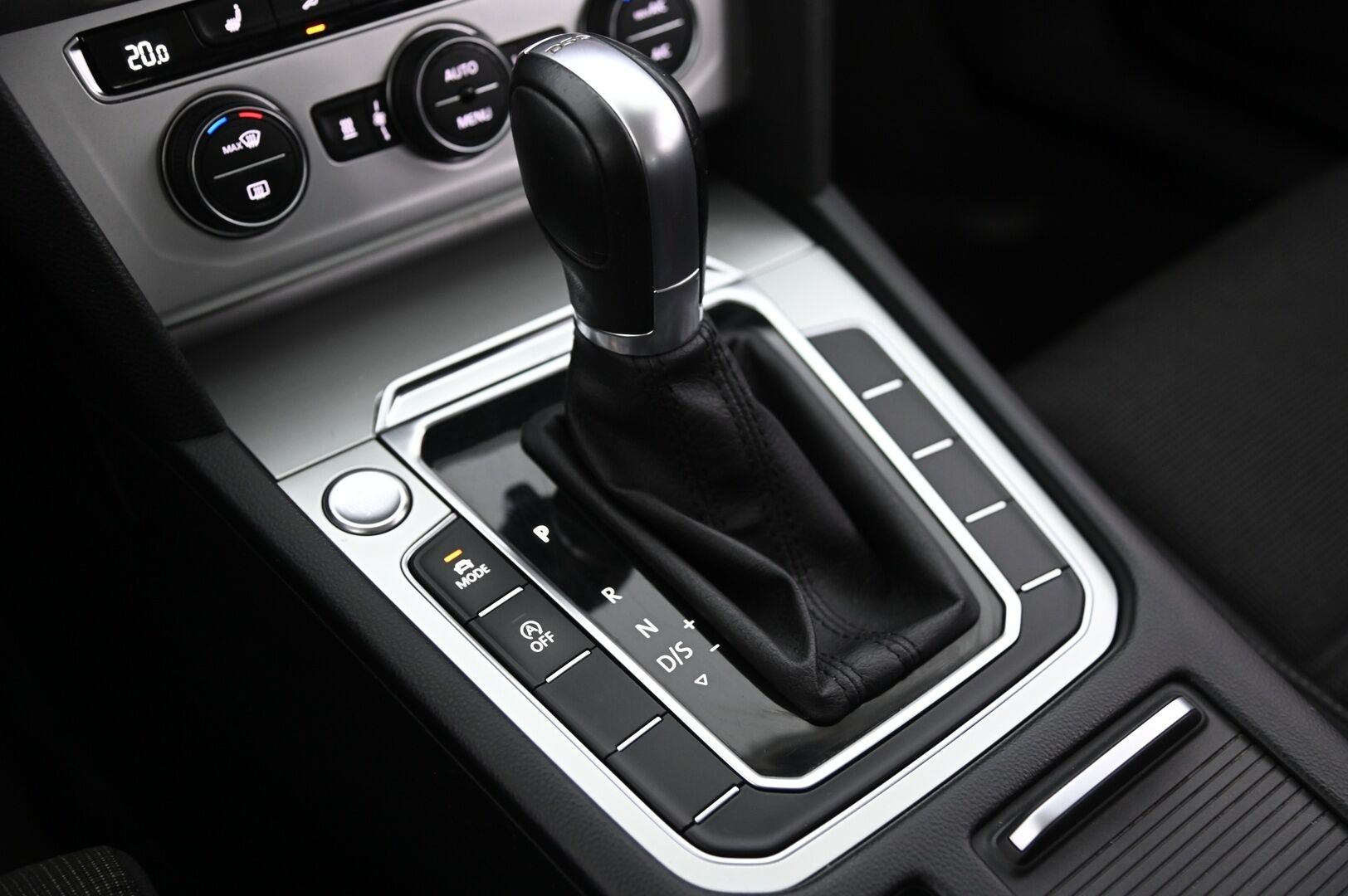 Volkswagen Passat 2017 Variant Football Edition 1,6 TDI 88 kW (120 hv) DSG-automaatti *Suomi-Auto / Webasto / ACC / Koukku / Navi* - *2.Om / Tutkat / LED-ajovalot / Sähkötoiminen takaluukku / 2X Renkaat / Juuri huollettu*