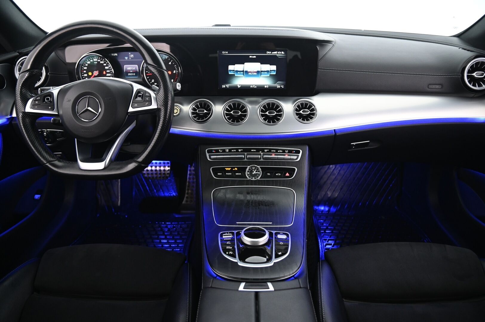 Mercedes-Benz E 2018 220 d A Coupé Business AMG *Multibeam LED / Panorama / Suomi-auto / P*kamera* - *Juuri saapunut / 2x renkaat&vanteet*