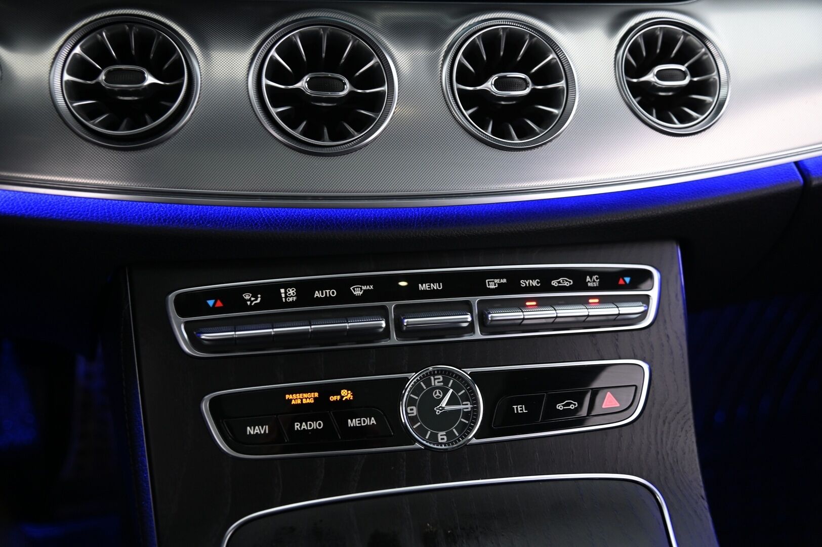 Mercedes-Benz E 2018 220 d A Coupé Business AMG *Multibeam LED / Panorama / Suomi-auto / P*kamera* - *Juuri saapunut / 2x renkaat&vanteet*