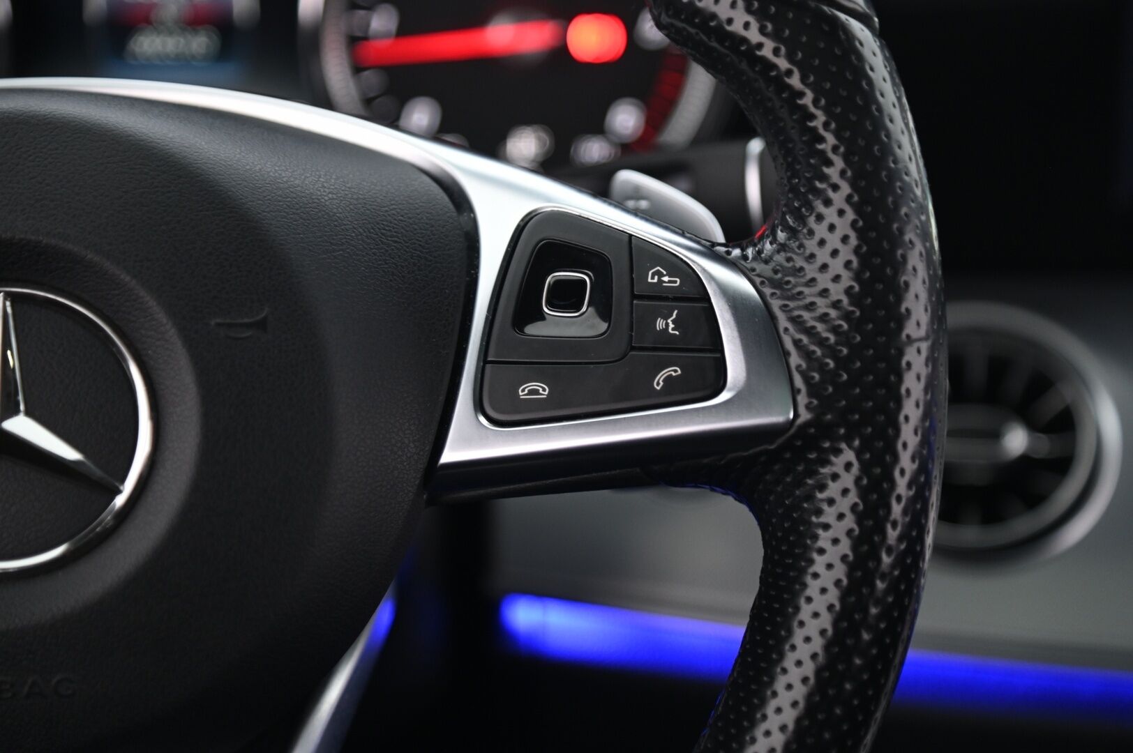 Mercedes-Benz E 2018 220 d A Coupé Business AMG *Multibeam LED / Panorama / Suomi-auto / P*kamera* - *Juuri saapunut / 2x renkaat&vanteet*