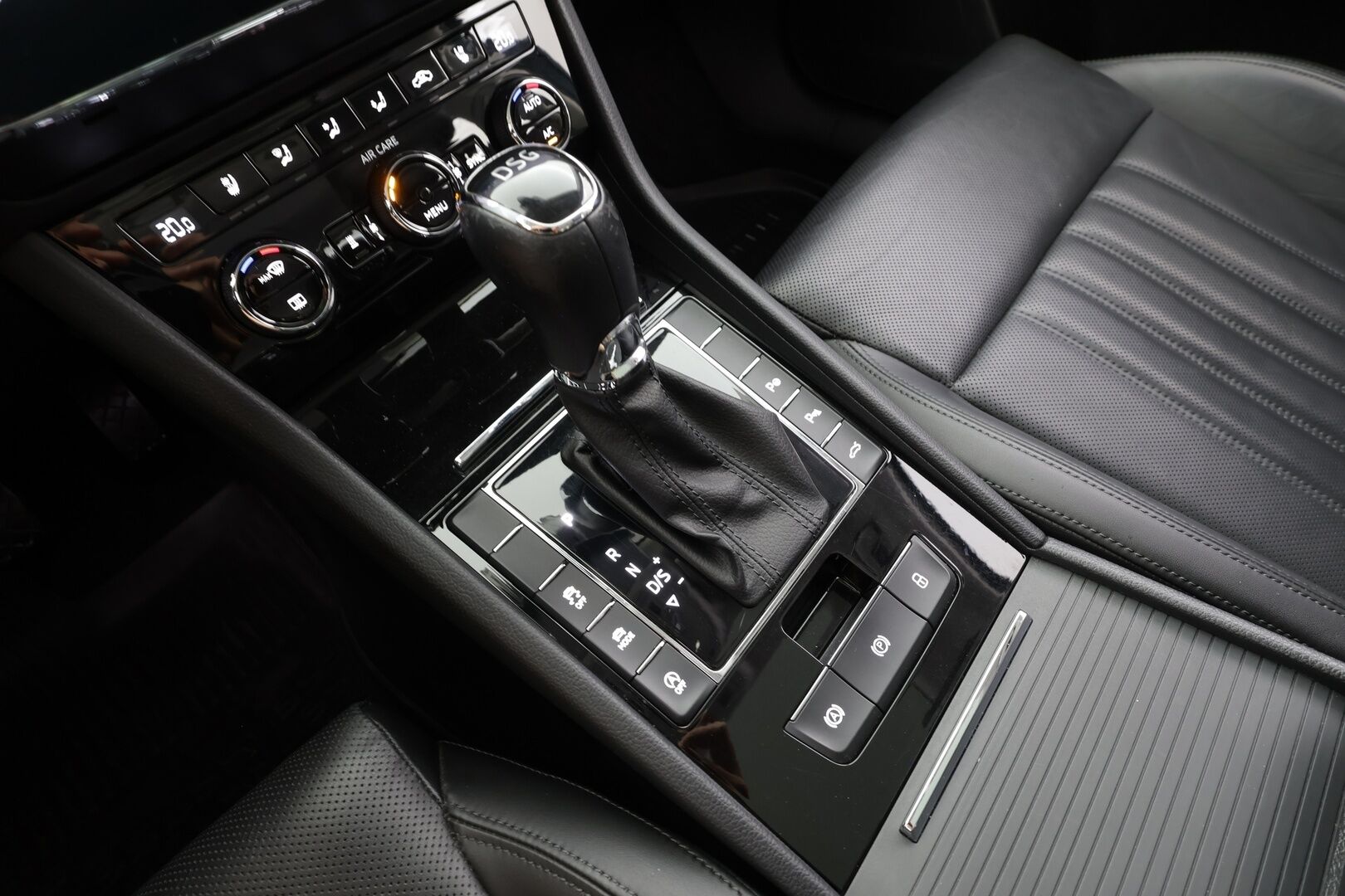 Skoda Superb 2018 2,0 TSI 220 L&K DSG Autom. - | ACC | Webasto | Xenon | Muistipenkki | P.tutkat | Canton | Ilmastoidut Nahat | Ratinlämmitys | Suomi-auto | KAhdet Renkaat |