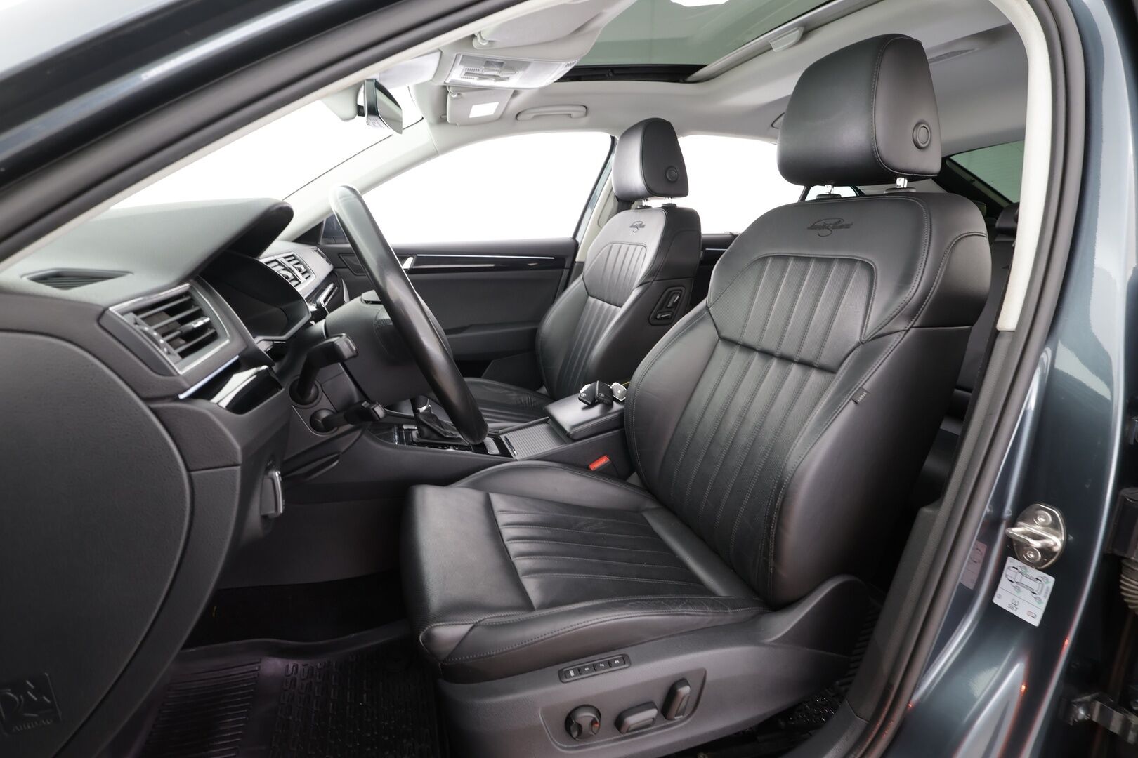 Skoda Superb 2018 2,0 TSI 220 L&K DSG Autom. - | ACC | Webasto | Xenon | Muistipenkki | P.tutkat | Canton | Ilmastoidut Nahat | Ratinlämmitys | Suomi-auto | KAhdet Renkaat |