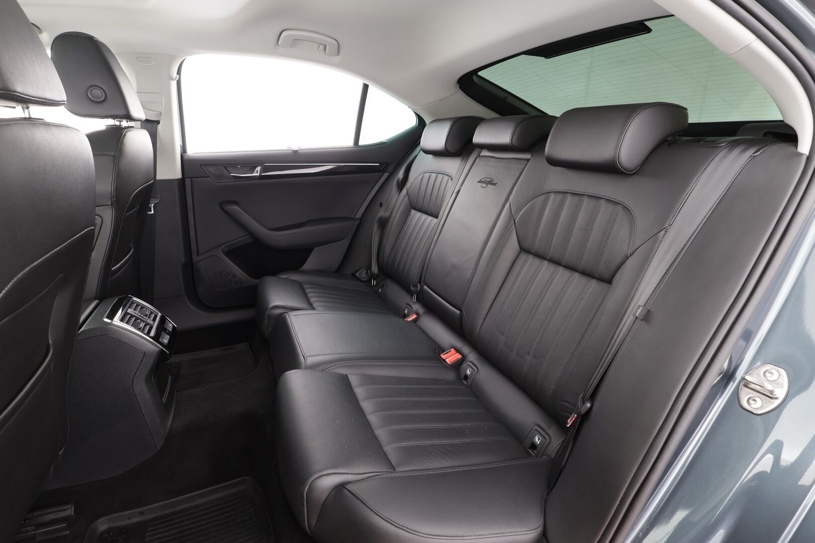 Skoda Superb 2018 2,0 TSI 220 L&K DSG Autom. - | ACC | Webasto | Xenon | Muistipenkki | P.tutkat | Canton | Ilmastoidut Nahat | Ratinlämmitys | Suomi-auto | KAhdet Renkaat |