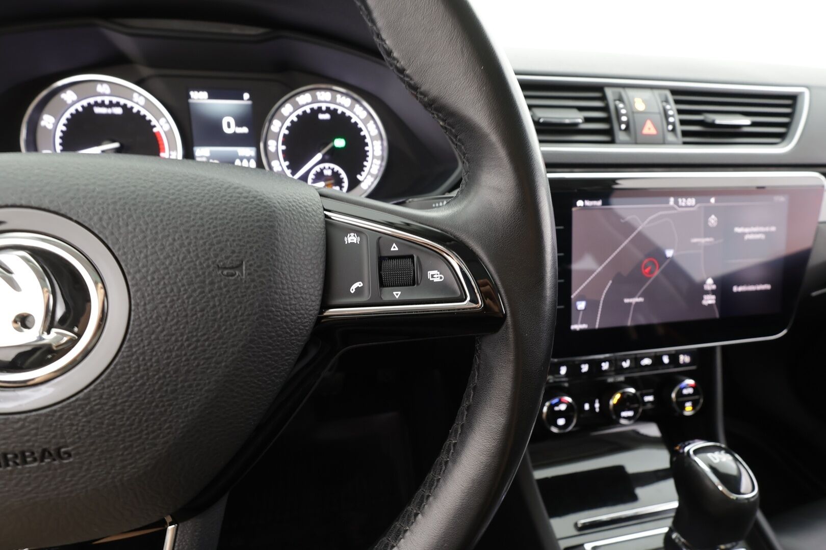 Skoda Superb 2018 2,0 TSI 220 L&K DSG Autom. - | ACC | Webasto | Xenon | Muistipenkki | P.tutkat | Canton | Ilmastoidut Nahat | Ratinlämmitys | Suomi-auto | KAhdet Renkaat |