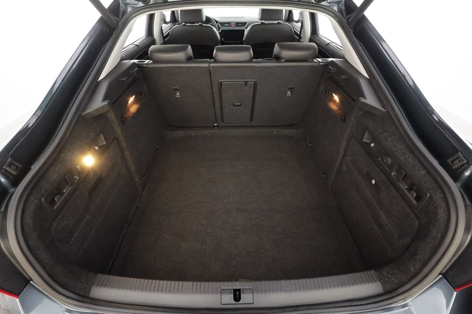 Skoda Superb 2018 2,0 TSI 220 L&K DSG Autom. - | ACC | Webasto | Xenon | Muistipenkki | P.tutkat | Canton | Ilmastoidut Nahat | Ratinlämmitys | Suomi-auto | KAhdet Renkaat |