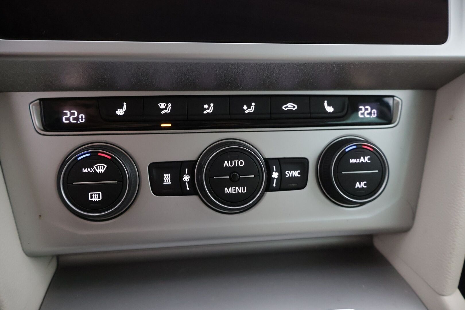 Volkswagen Passat 2017 Variant Football Edition 1,4 TSI, DSG-automaatti * Webasto / ACC / Facelift / Keyless go / ErgoComfort * - *Jakohihna vaihdettu 11/22 / Kahdet renkaat aluvanteilla*