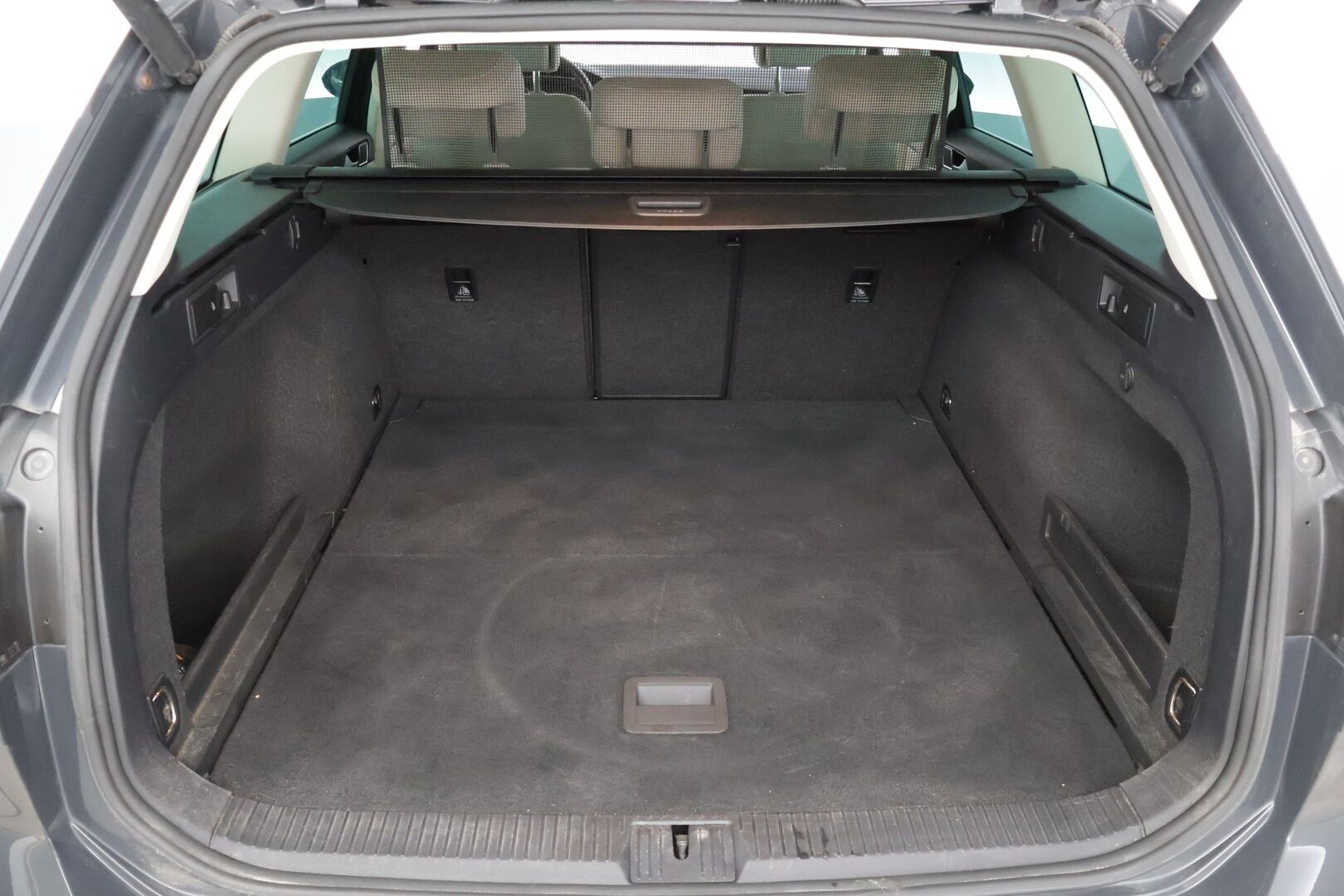 Volkswagen Passat 2017 Variant Football Edition 1,4 TSI, DSG-automaatti * Webasto / ACC / Facelift / Keyless go / ErgoComfort * - *Jakohihna vaihdettu 11/22 / Kahdet renkaat aluvanteilla*