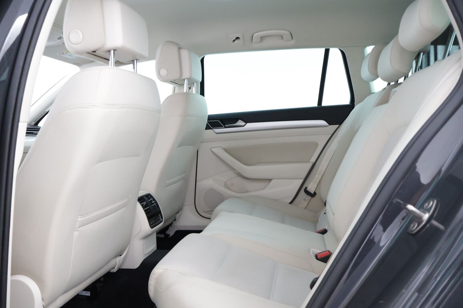 Volkswagen Passat 2017 Variant Football Edition 1,4 TSI, DSG-automaatti * Webasto / ACC / Facelift / Keyless go / ErgoComfort * - *Jakohihna vaihdettu 11/22 / Kahdet renkaat aluvanteilla*